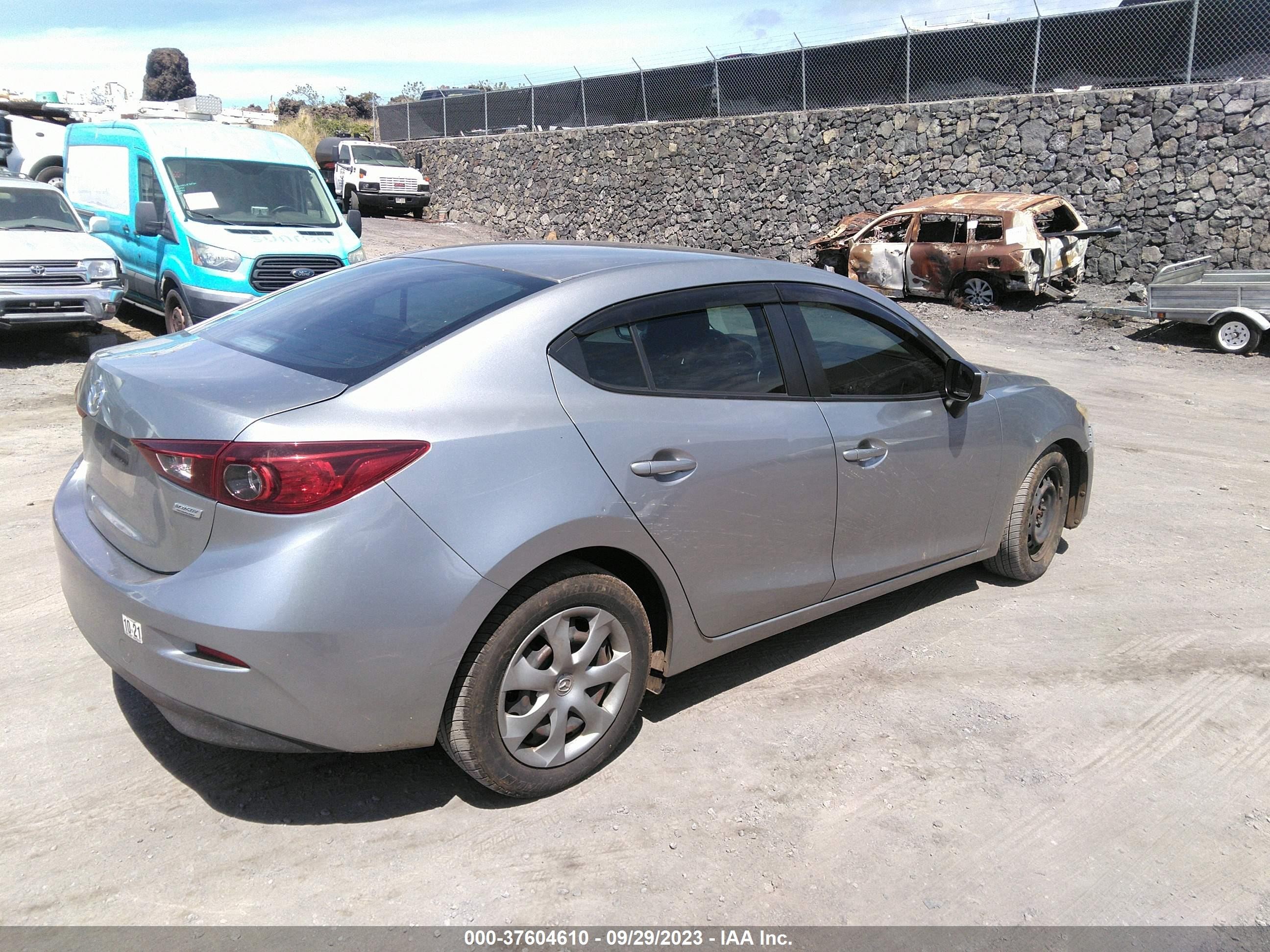 Photo 3 VIN: JM1BM1T78G1288706 - MAZDA 3 