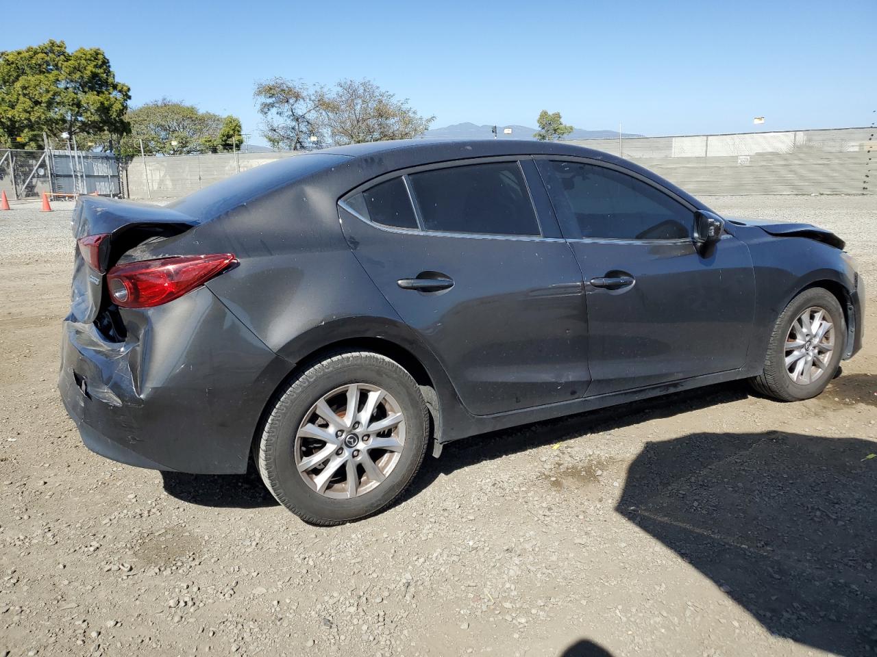 Photo 2 VIN: JM1BM1U76G1320177 - MAZDA 3 