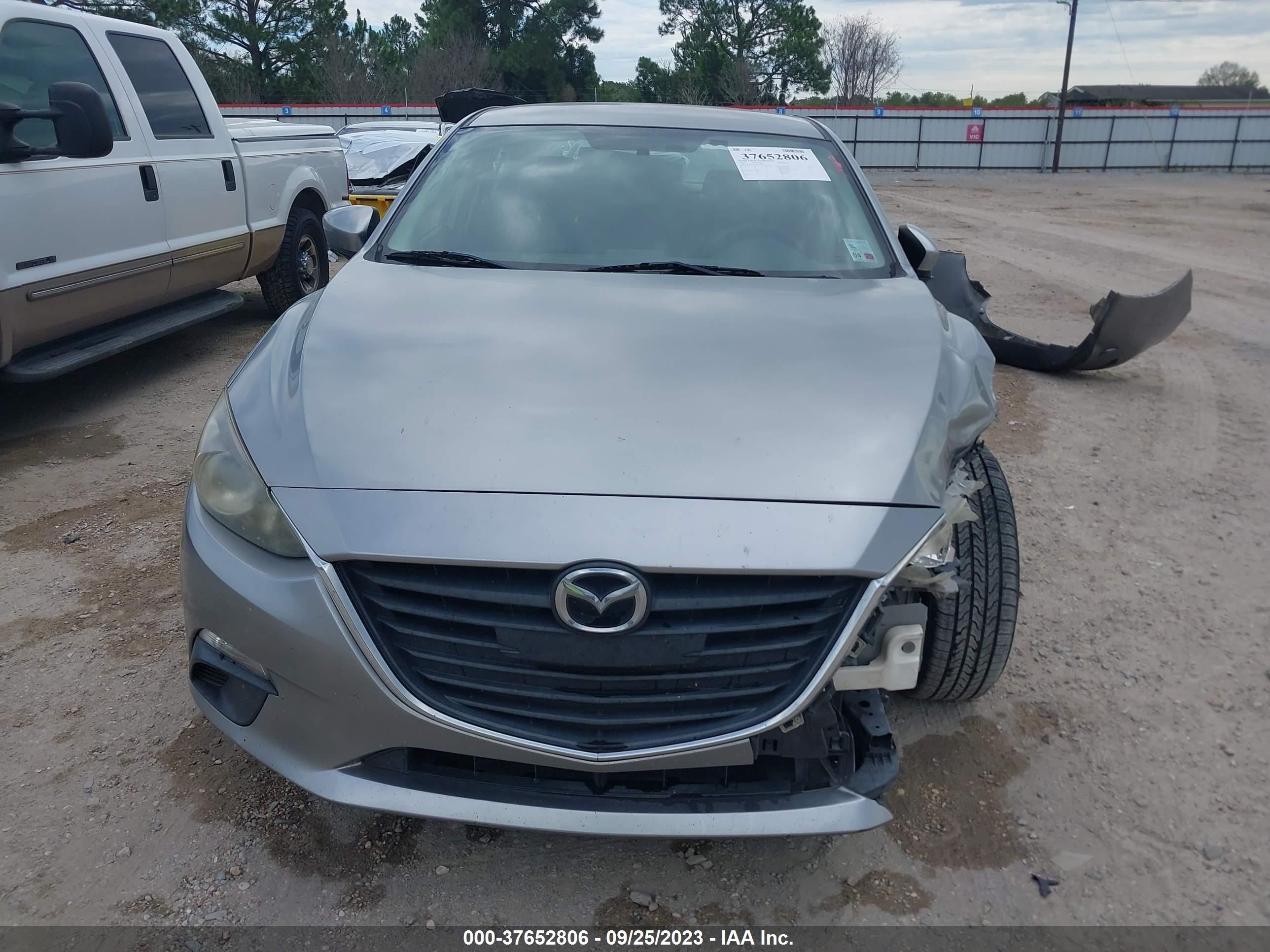 Photo 12 VIN: JM1BM1U77E1166091 - MAZDA 3 