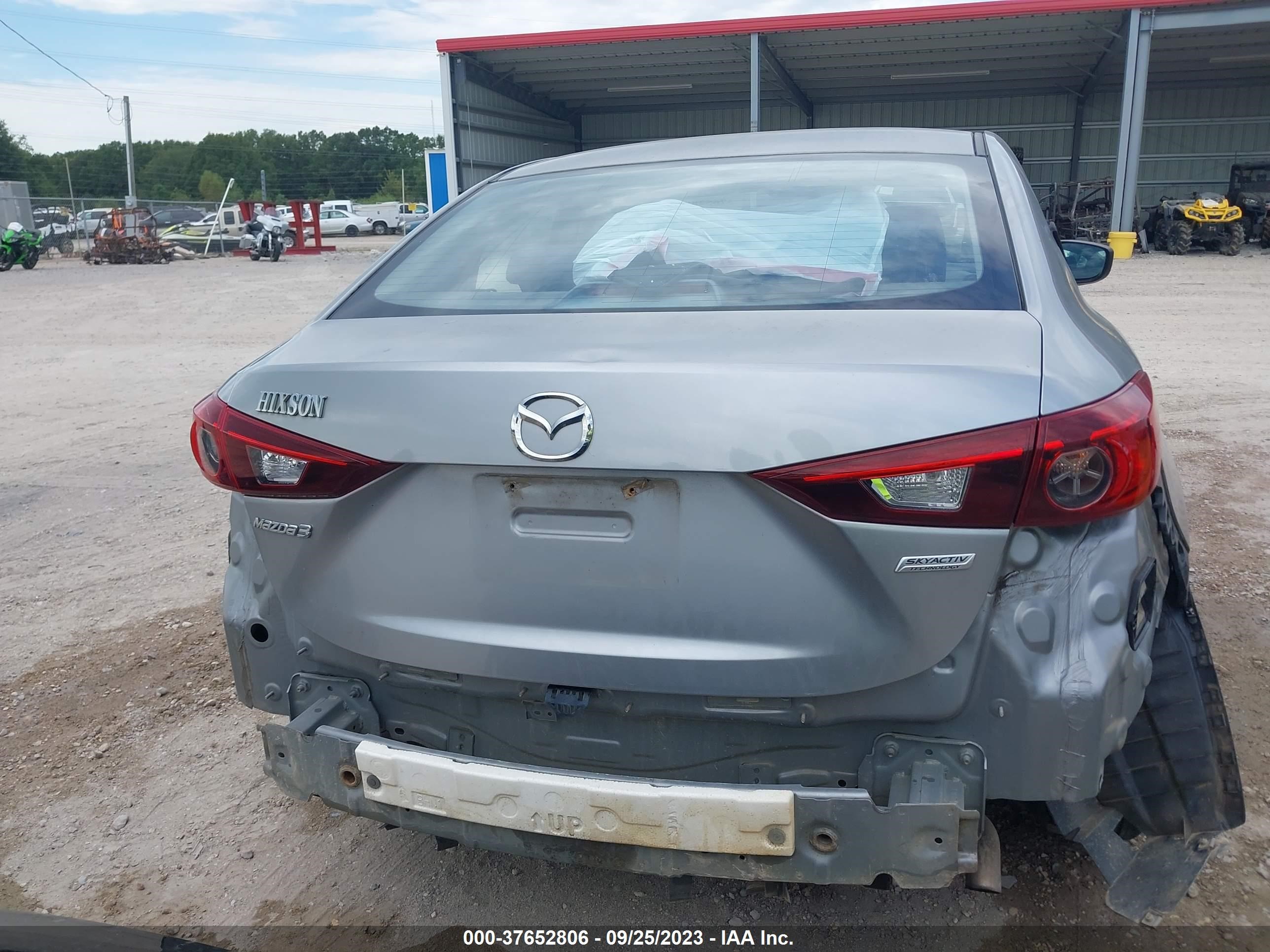 Photo 16 VIN: JM1BM1U77E1166091 - MAZDA 3 