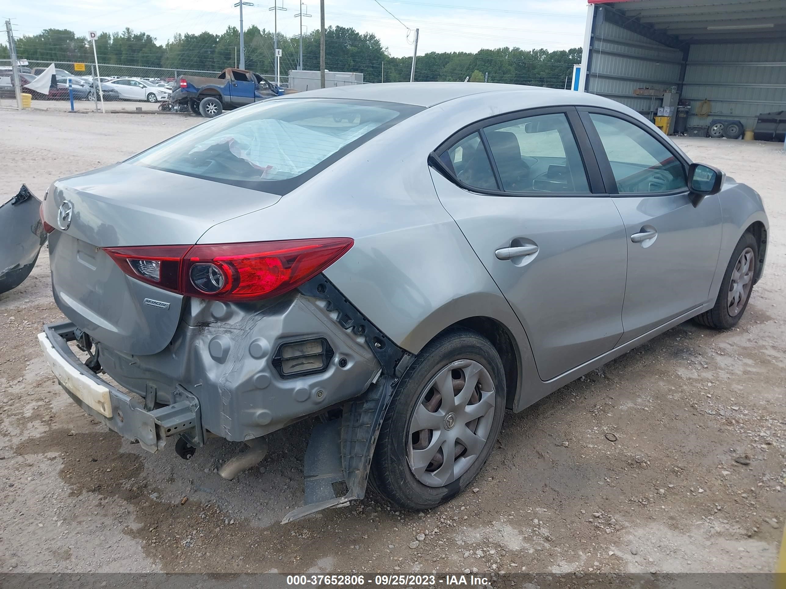 Photo 3 VIN: JM1BM1U77E1166091 - MAZDA 3 