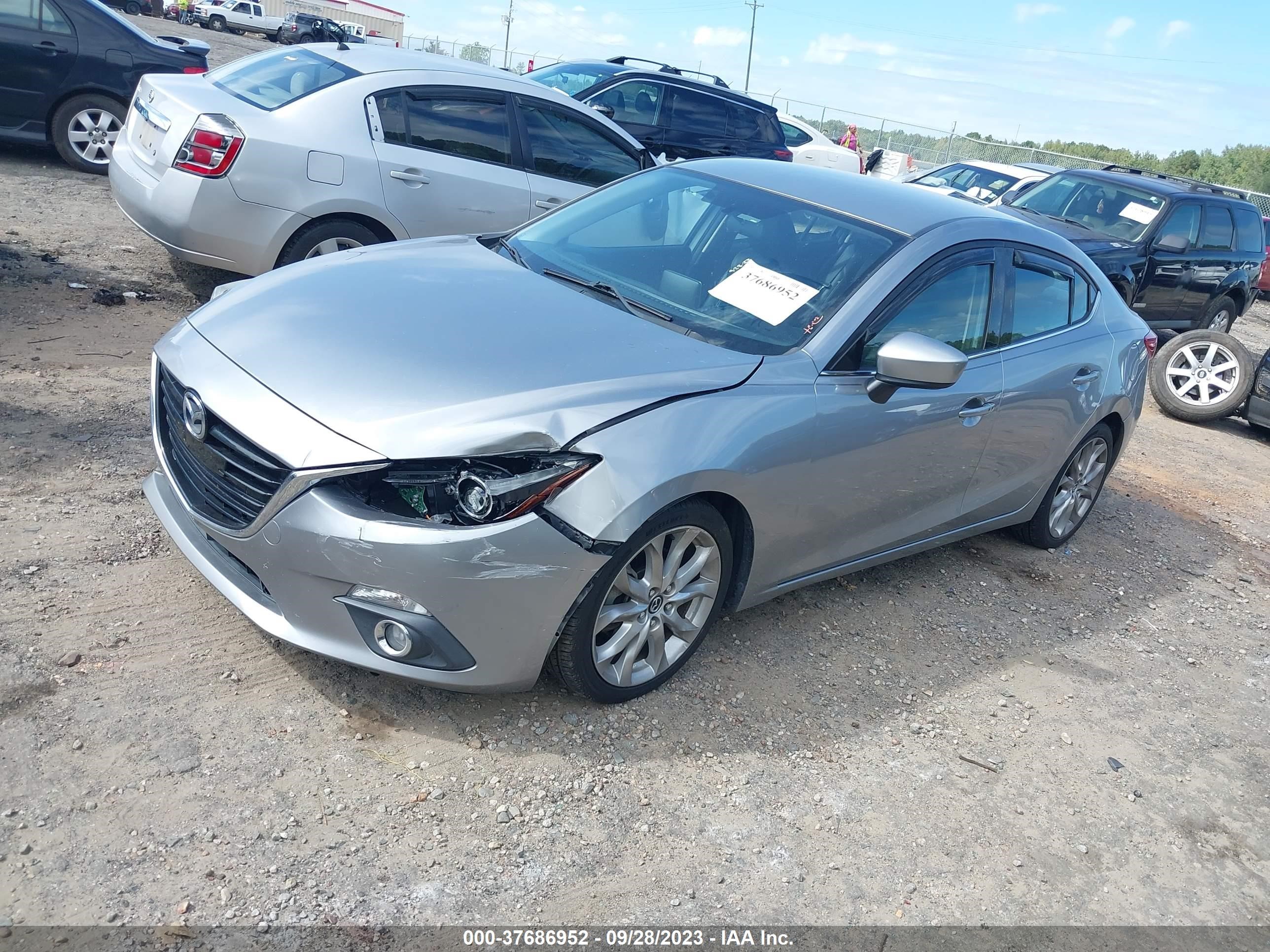 Photo 1 VIN: JM1BM1V3XE1105636 - MAZDA 3 