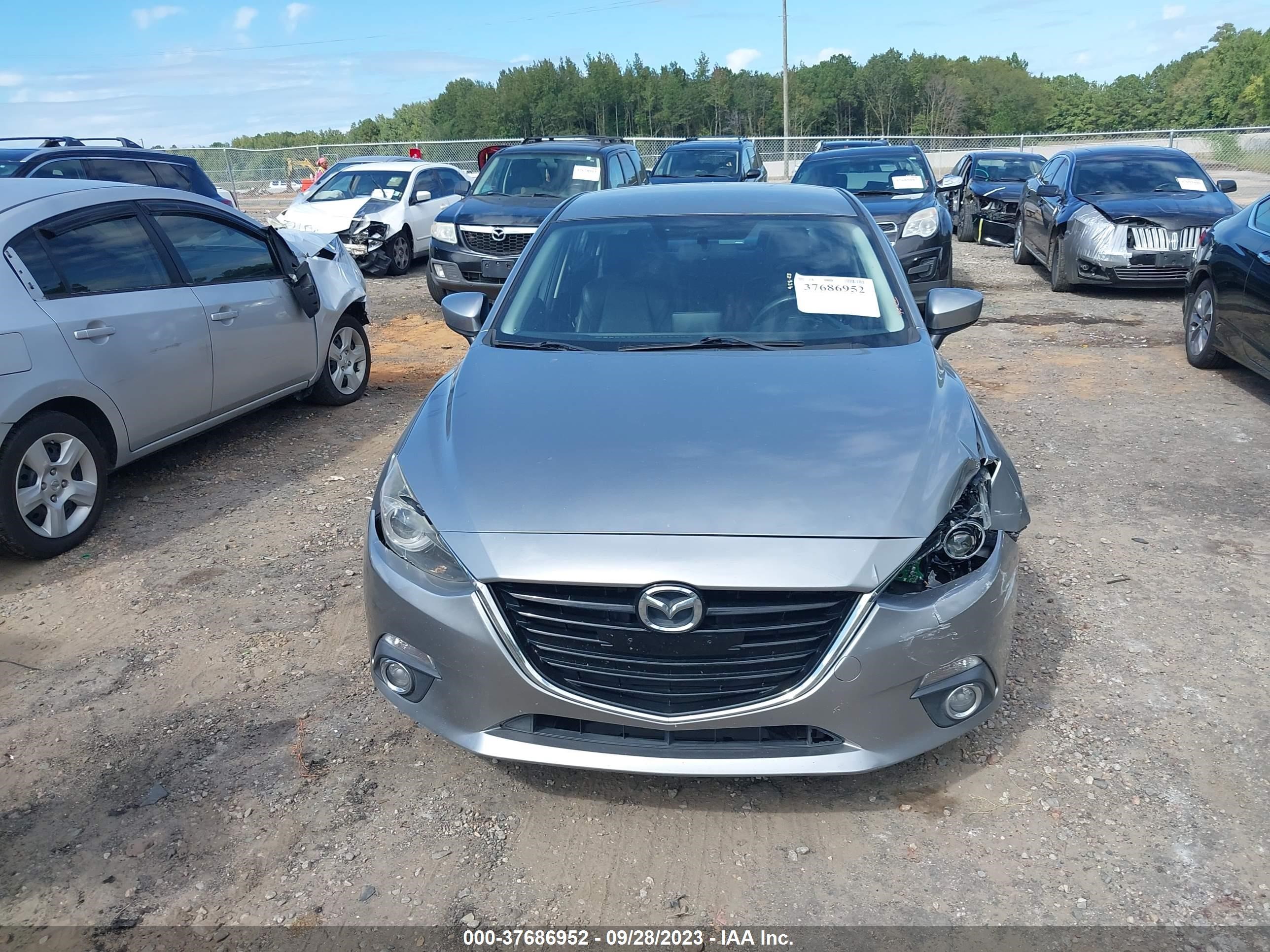 Photo 12 VIN: JM1BM1V3XE1105636 - MAZDA 3 