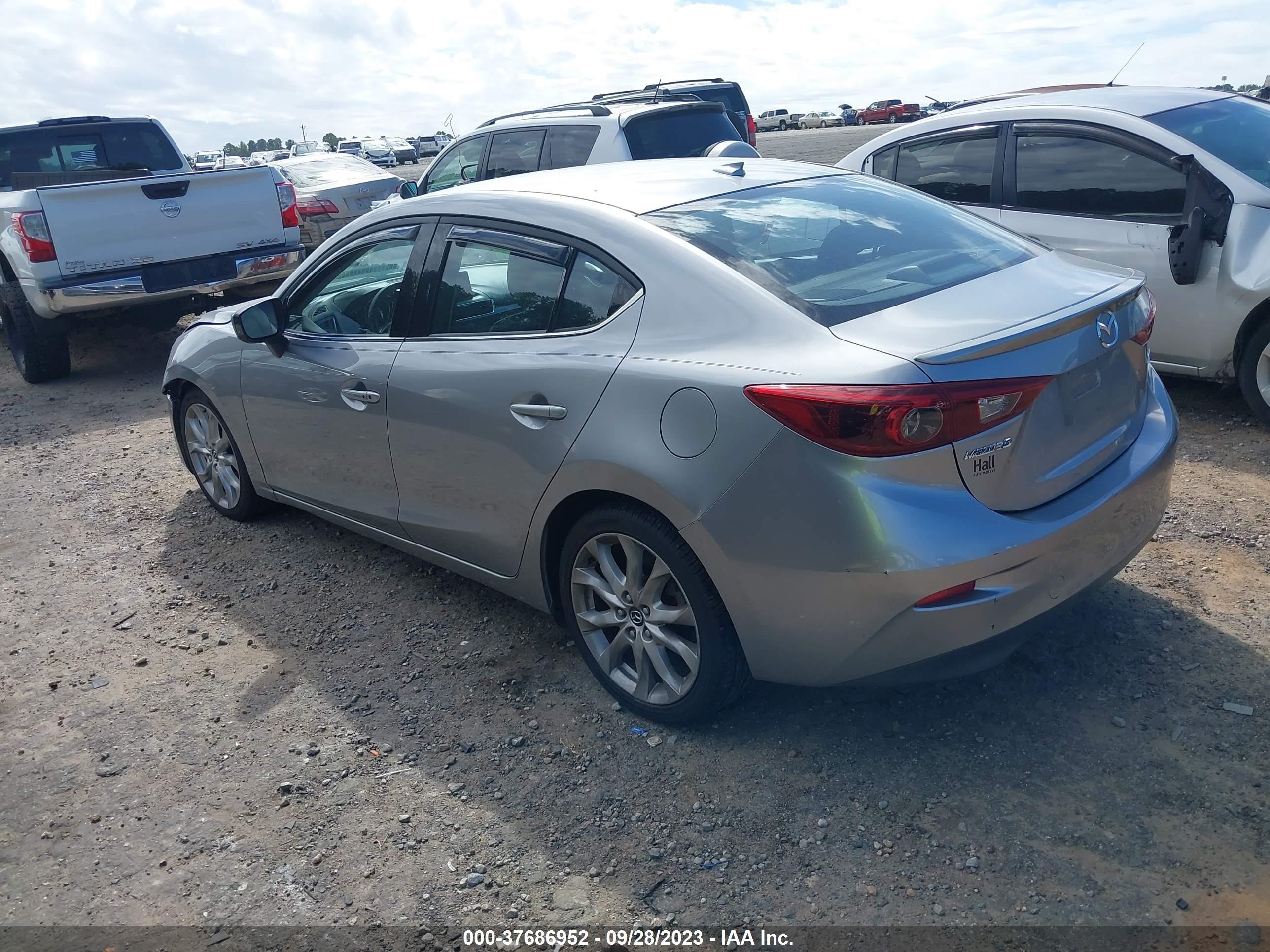 Photo 2 VIN: JM1BM1V3XE1105636 - MAZDA 3 