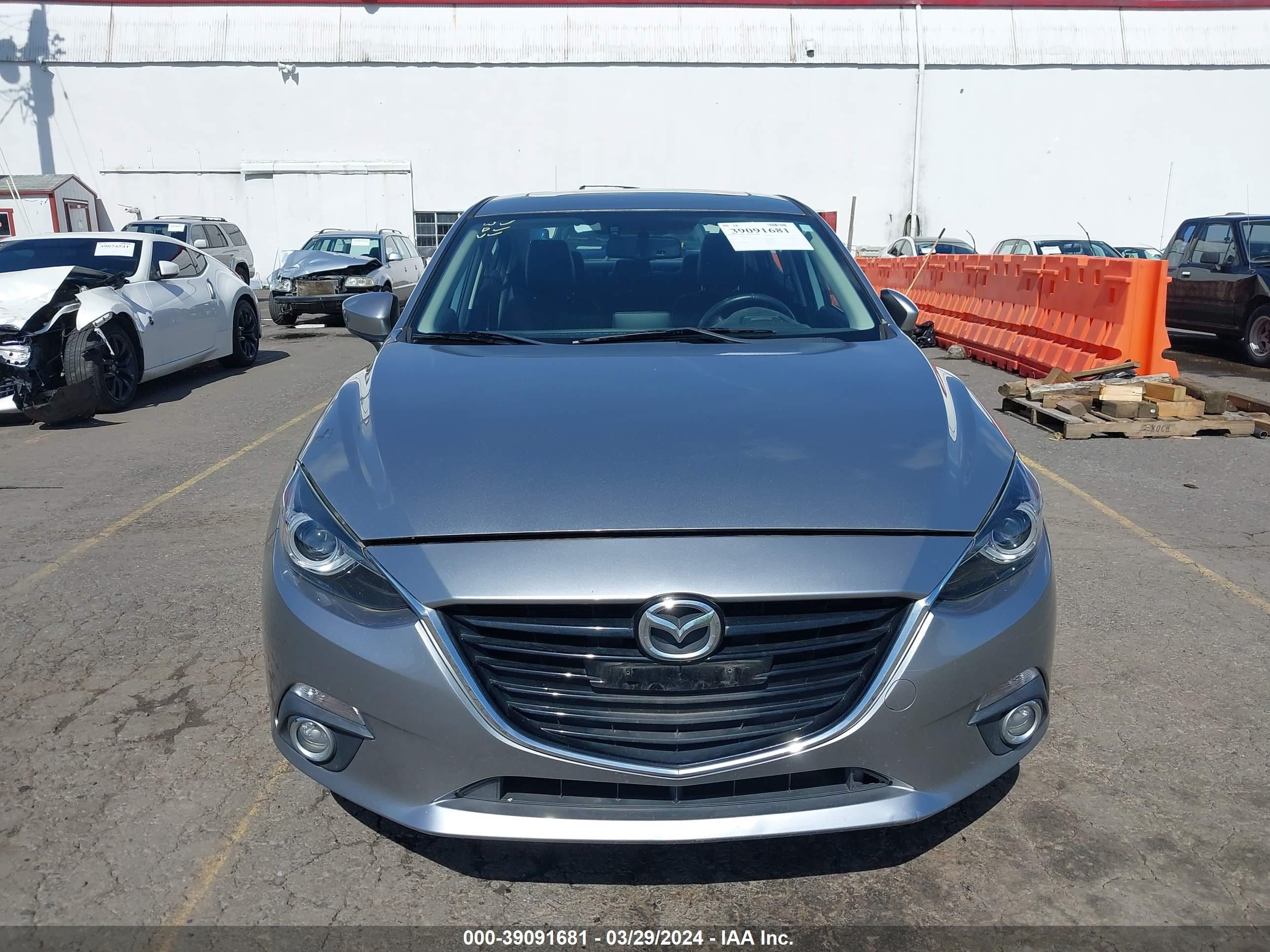 Photo 11 VIN: JM1BM1W35E1150742 - MAZDA 3 