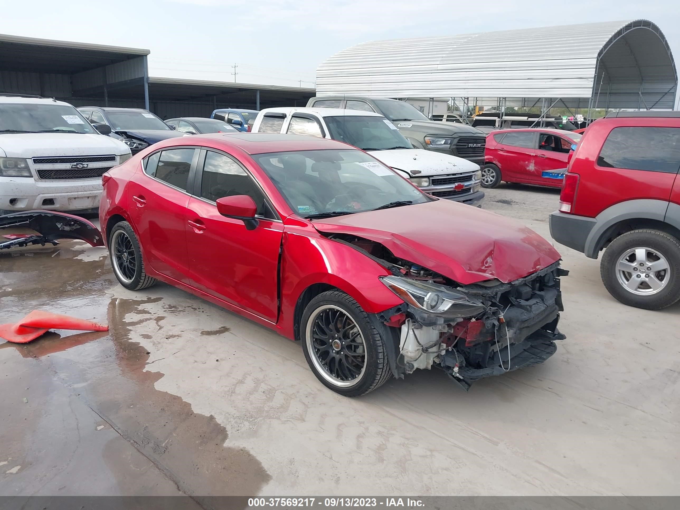 Photo 0 VIN: JM1BM1W3XE1172977 - MAZDA 3 