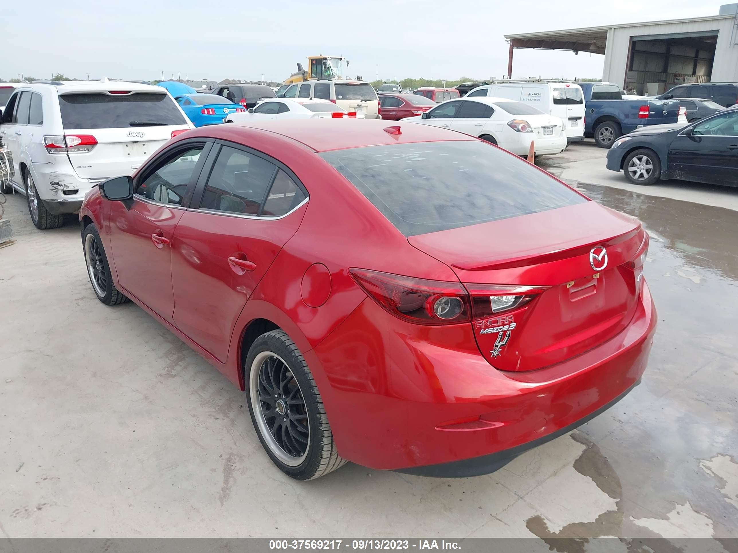 Photo 2 VIN: JM1BM1W3XE1172977 - MAZDA 3 