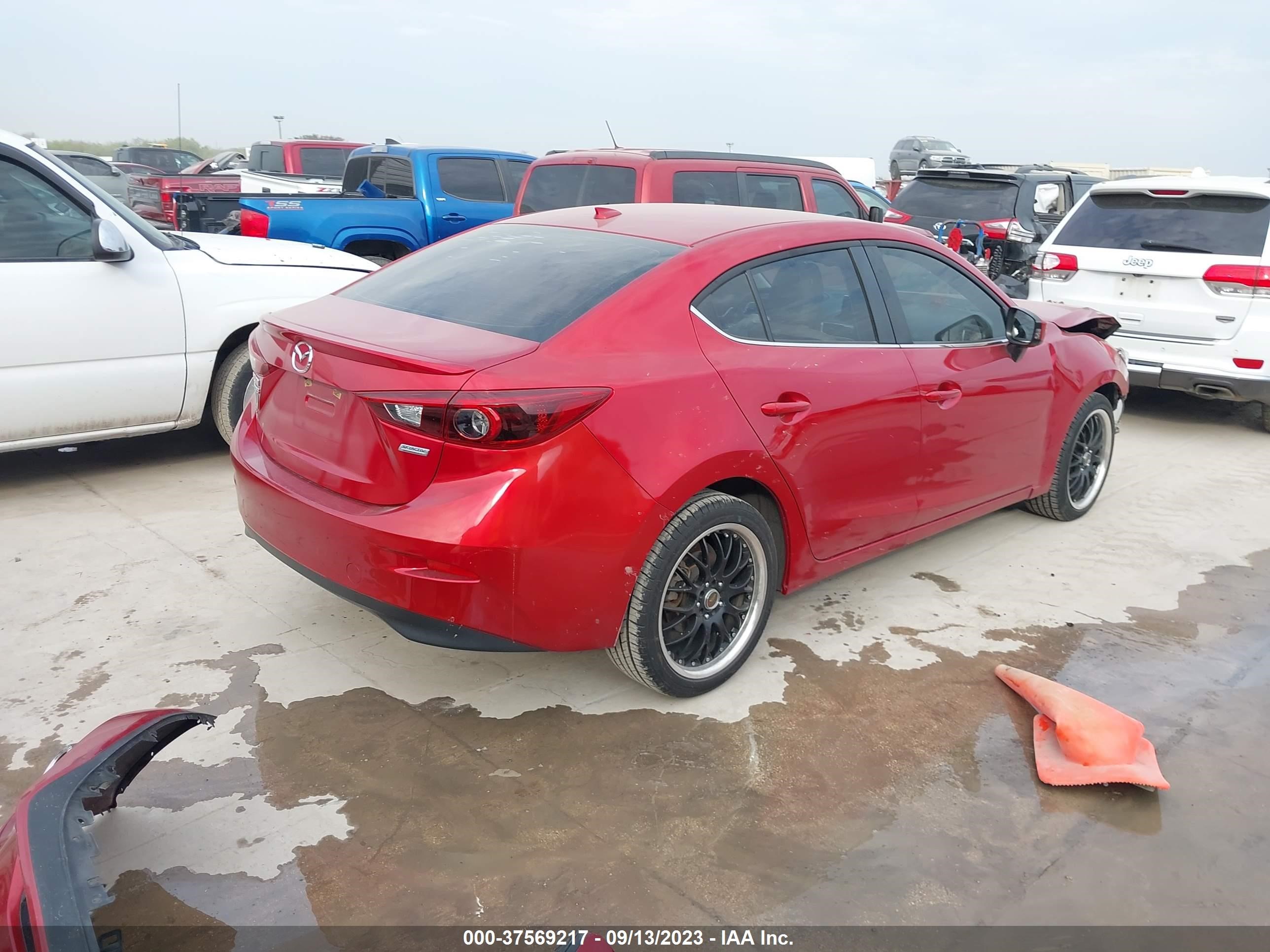 Photo 3 VIN: JM1BM1W3XE1172977 - MAZDA 3 