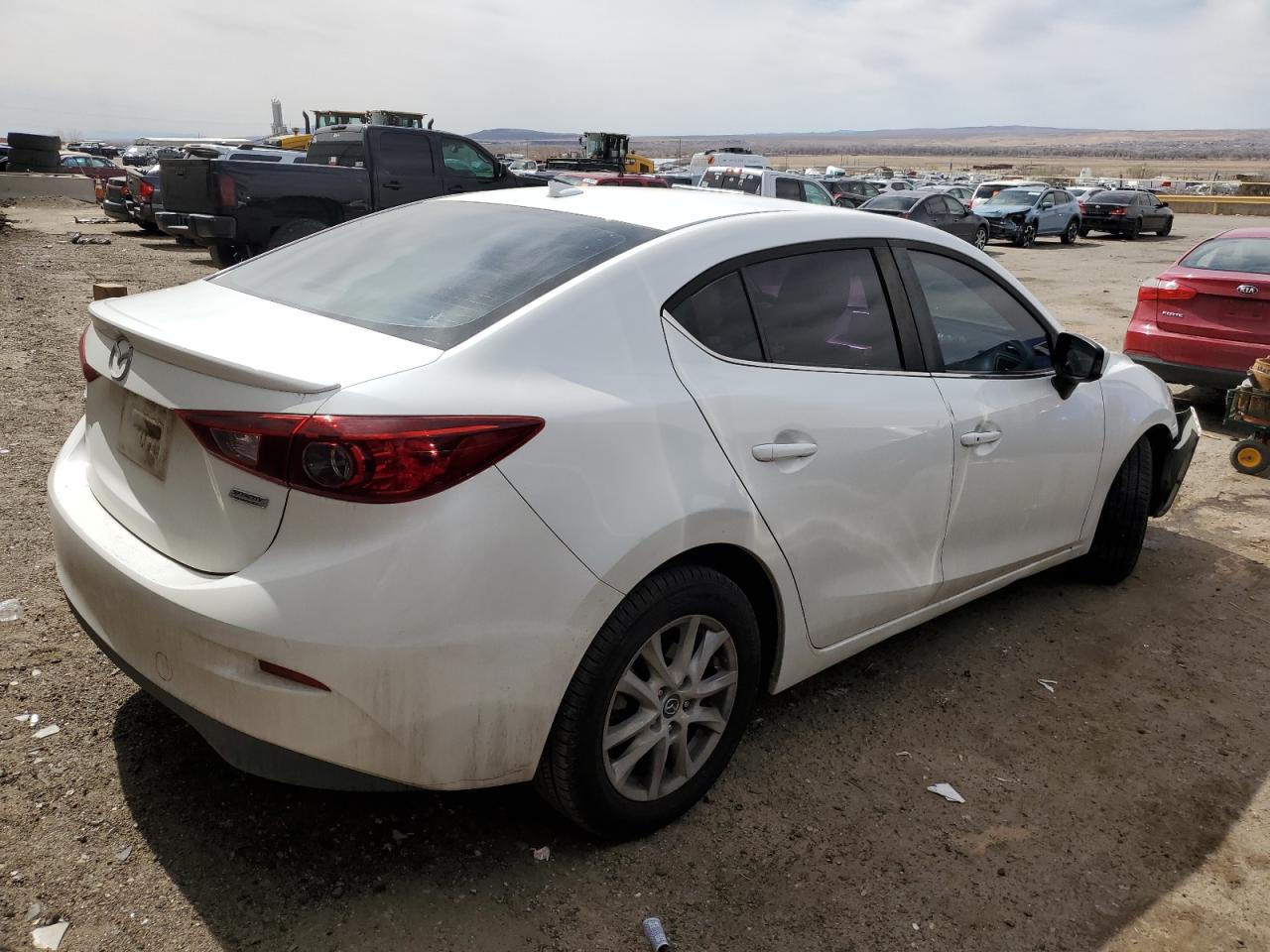 Photo 2 VIN: JM1BM1W71F1223366 - MAZDA 3 