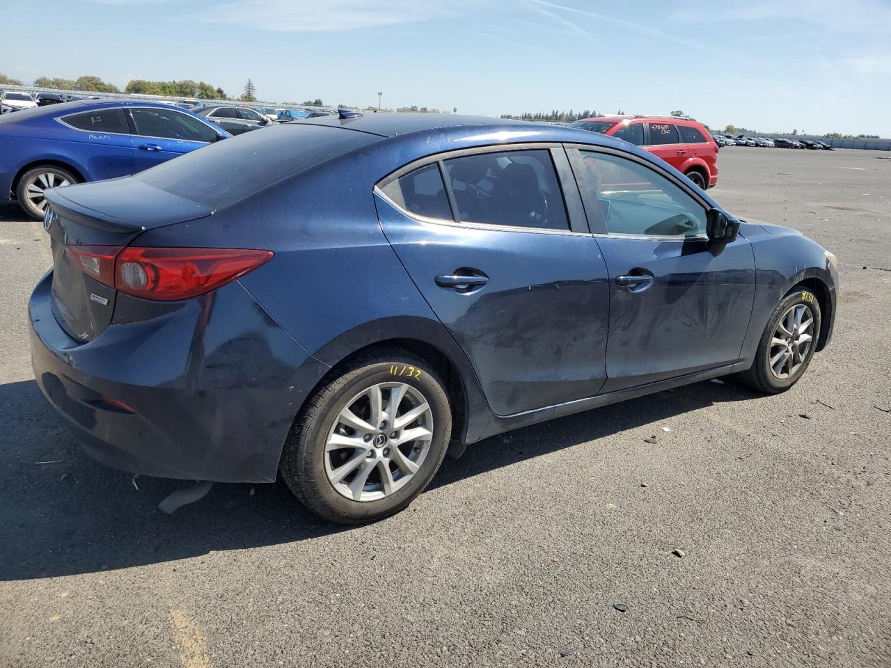 Photo 2 VIN: JM1BM1W78E1140015 - MAZDA 3 