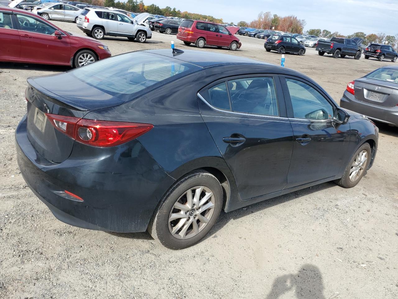 Photo 2 VIN: JM1BM1W7XG1337495 - MAZDA 3 