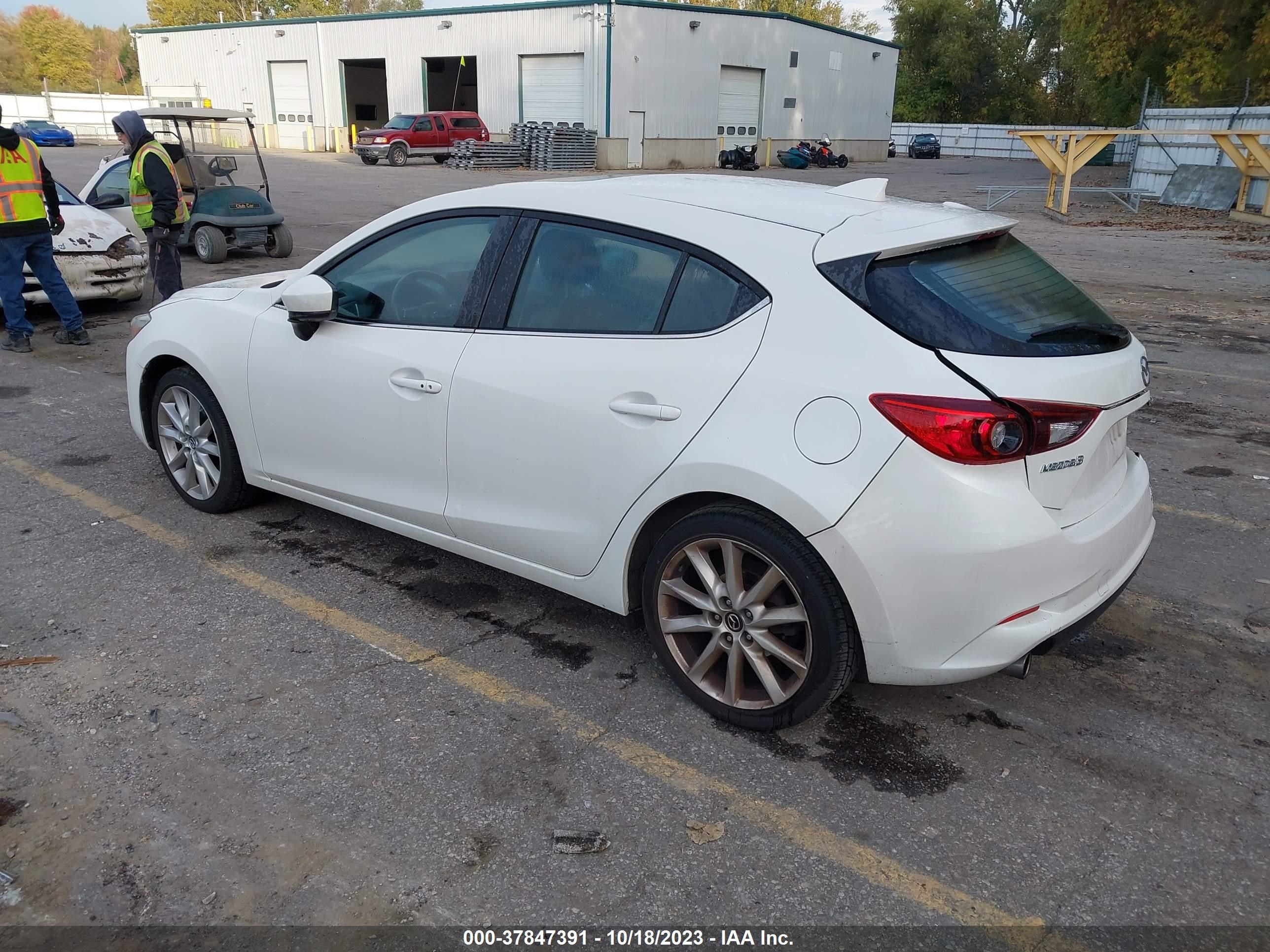 Photo 2 VIN: JM1BN1M30H1114302 - MAZDA 3 