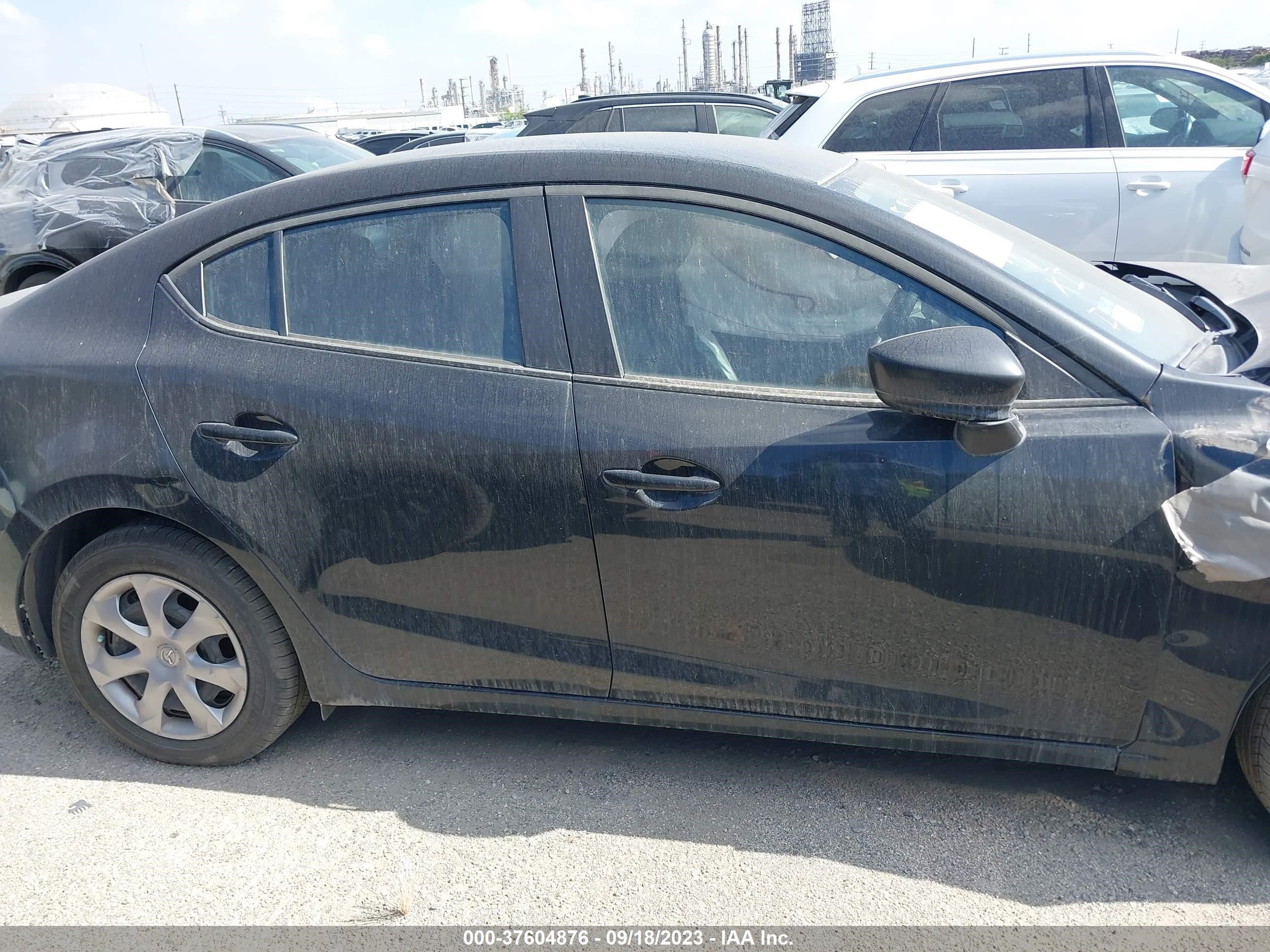 Photo 11 VIN: JM1BN1U75H1143393 - MAZDA 3 