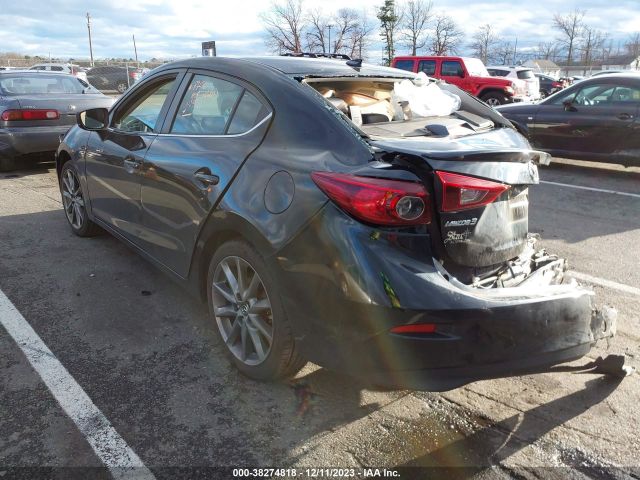 Photo 2 VIN: JM1BN1V3XJ1157033 - MAZDA MAZDA3 4-DOOR 