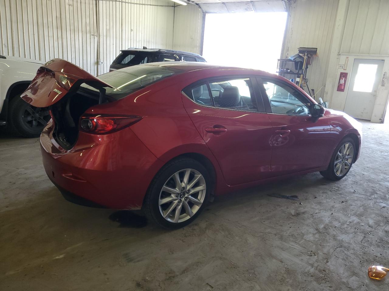 Photo 2 VIN: JM1BN1V71H1117047 - MAZDA 3 