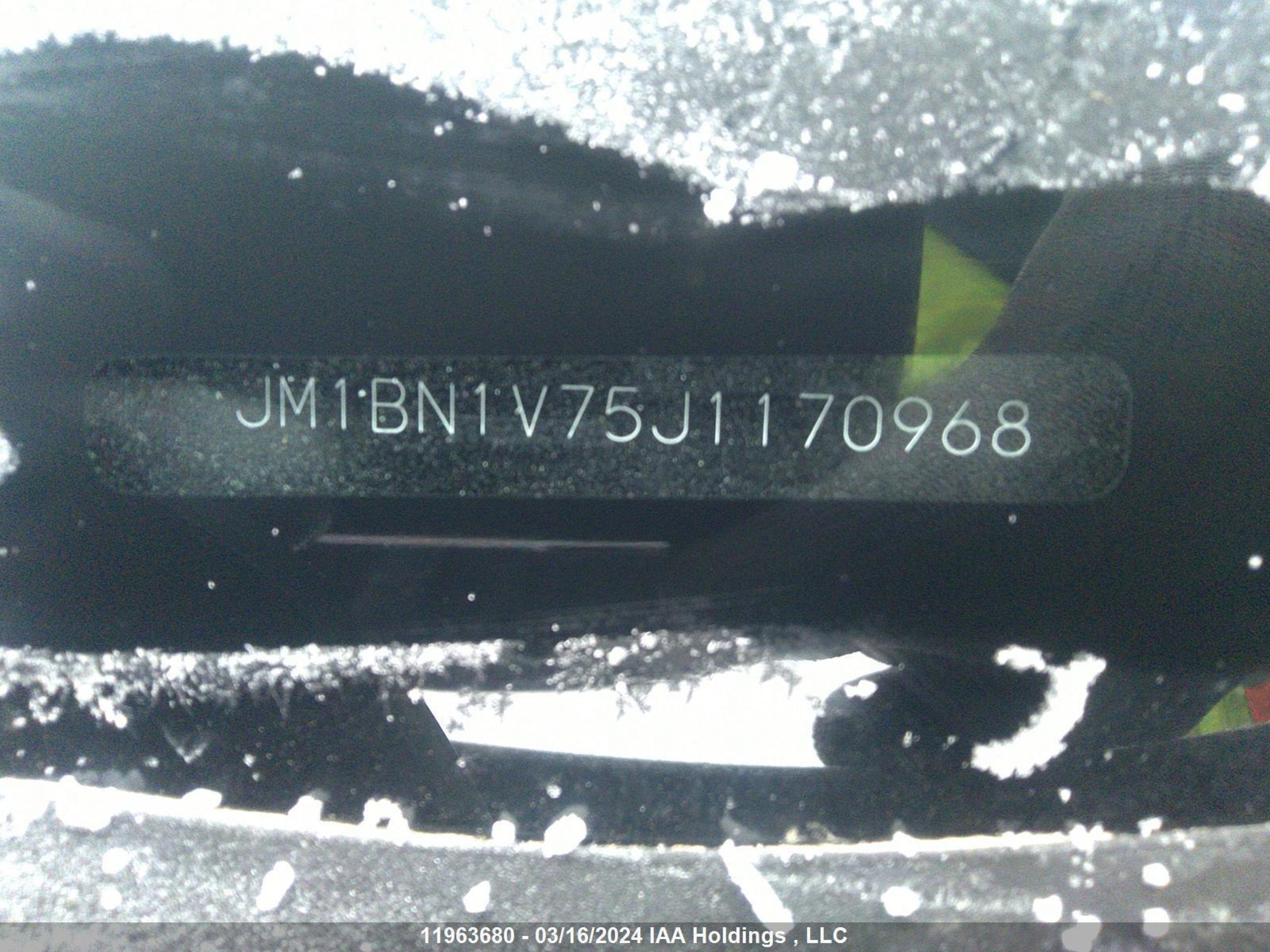 Photo 8 VIN: JM1BN1V75J1170968 - MAZDA 3 