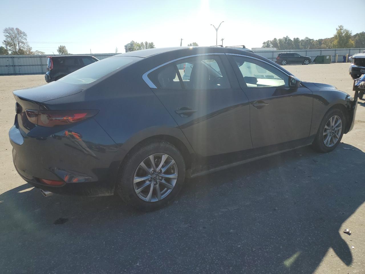 Photo 2 VIN: JM1BPAAL2M1344173 - MAZDA 3 