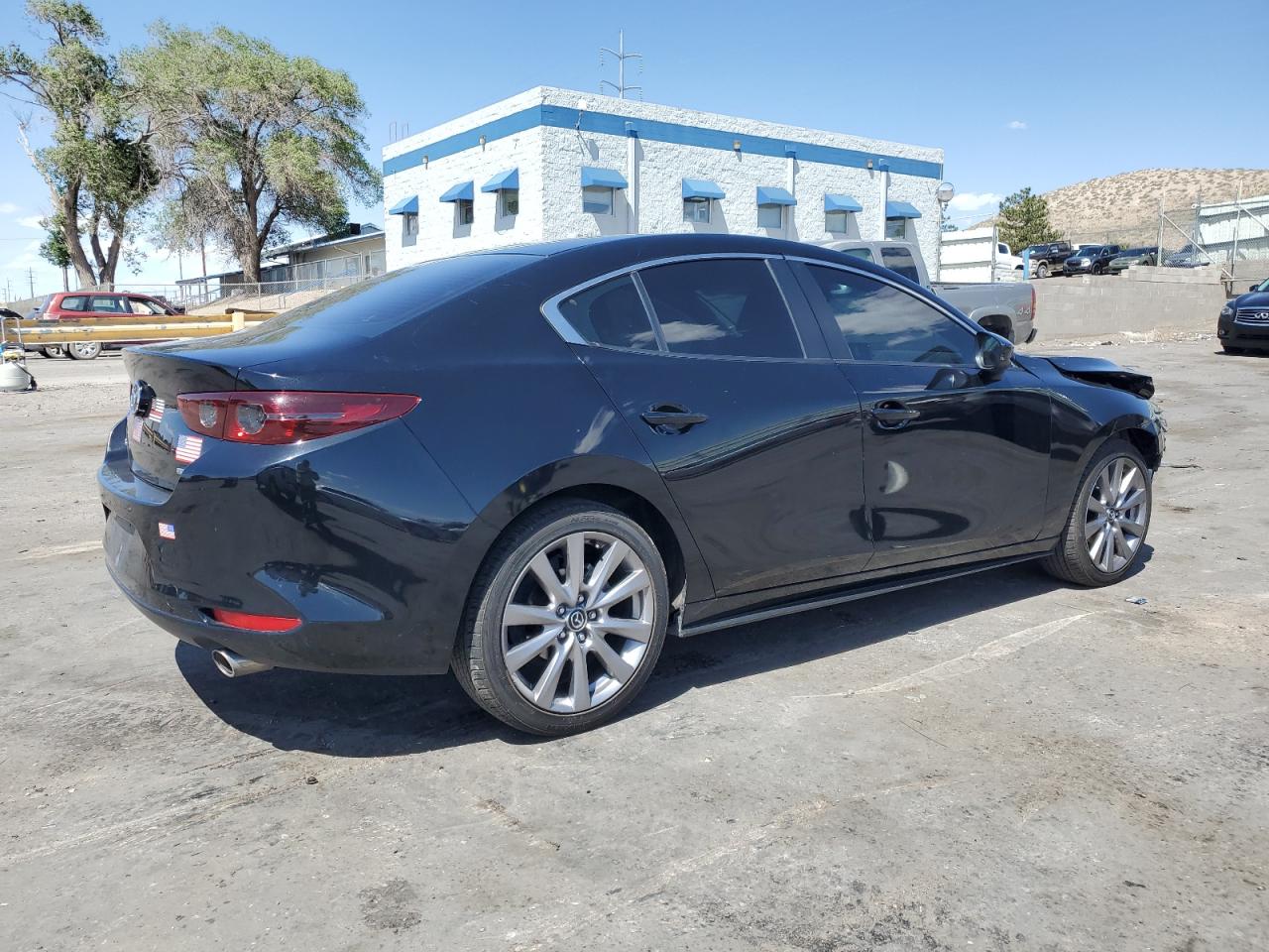 Photo 2 VIN: JM1BPABL4M1324201 - MAZDA 3 