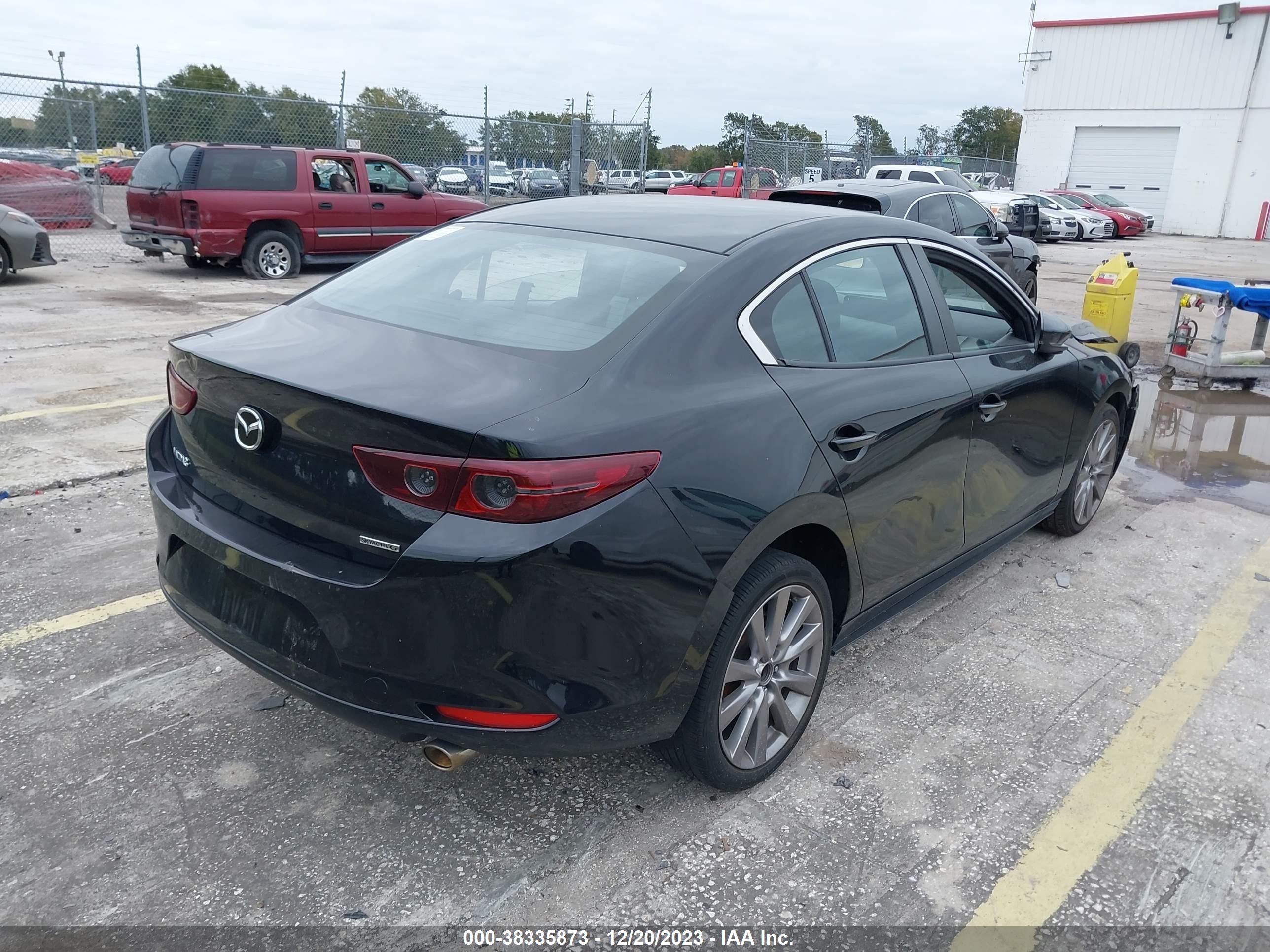 Photo 3 VIN: JM1BPABL8M1330941 - MAZDA 3 