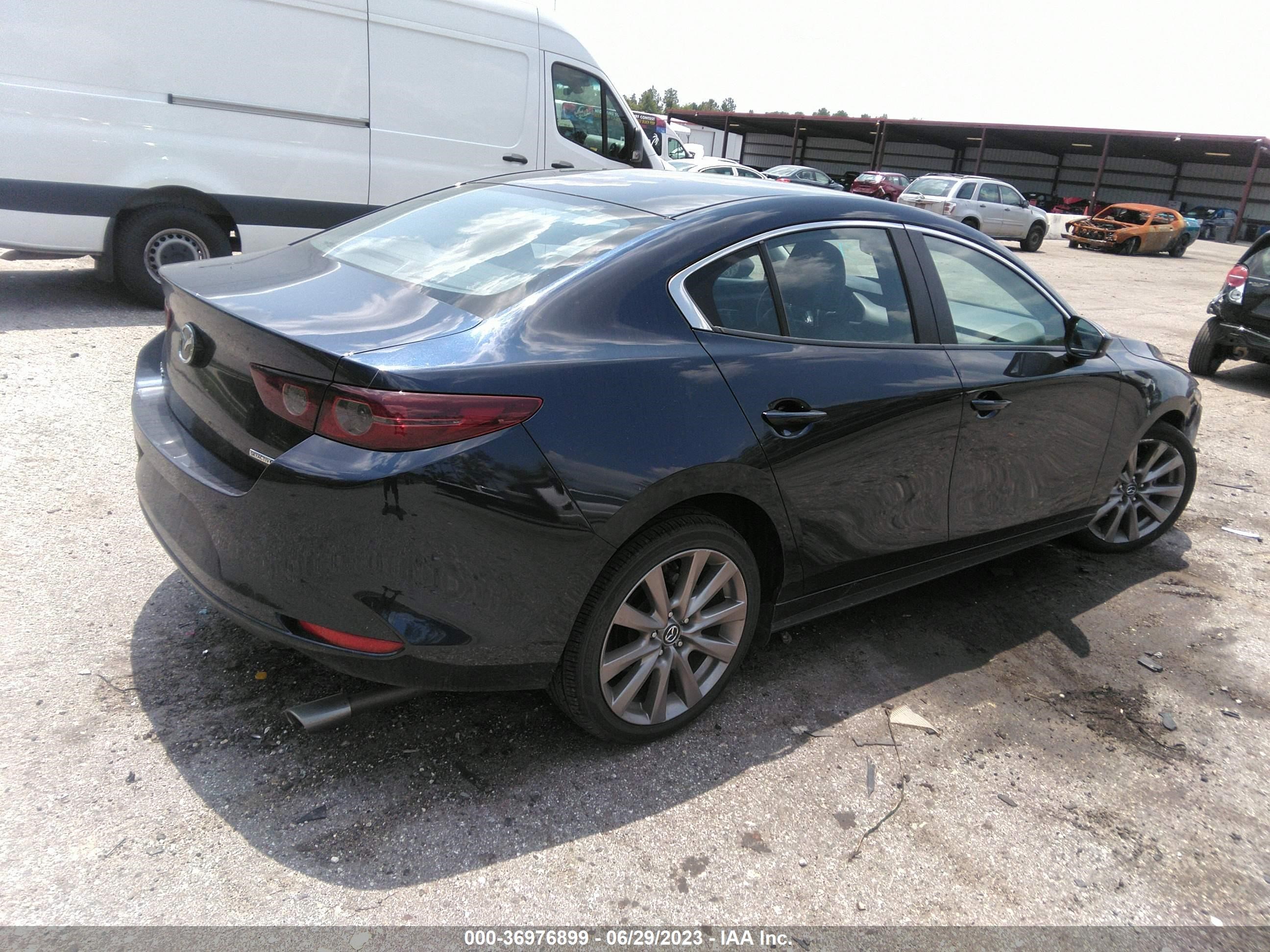 Photo 3 VIN: JM1BPABLXM1316524 - MAZDA 3 