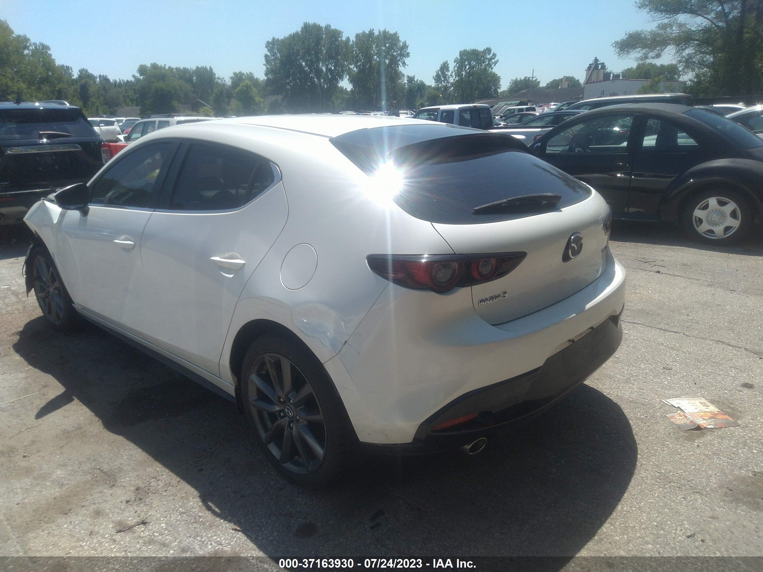 Photo 2 VIN: JM1BPAJM9K1137642 - MAZDA 3 