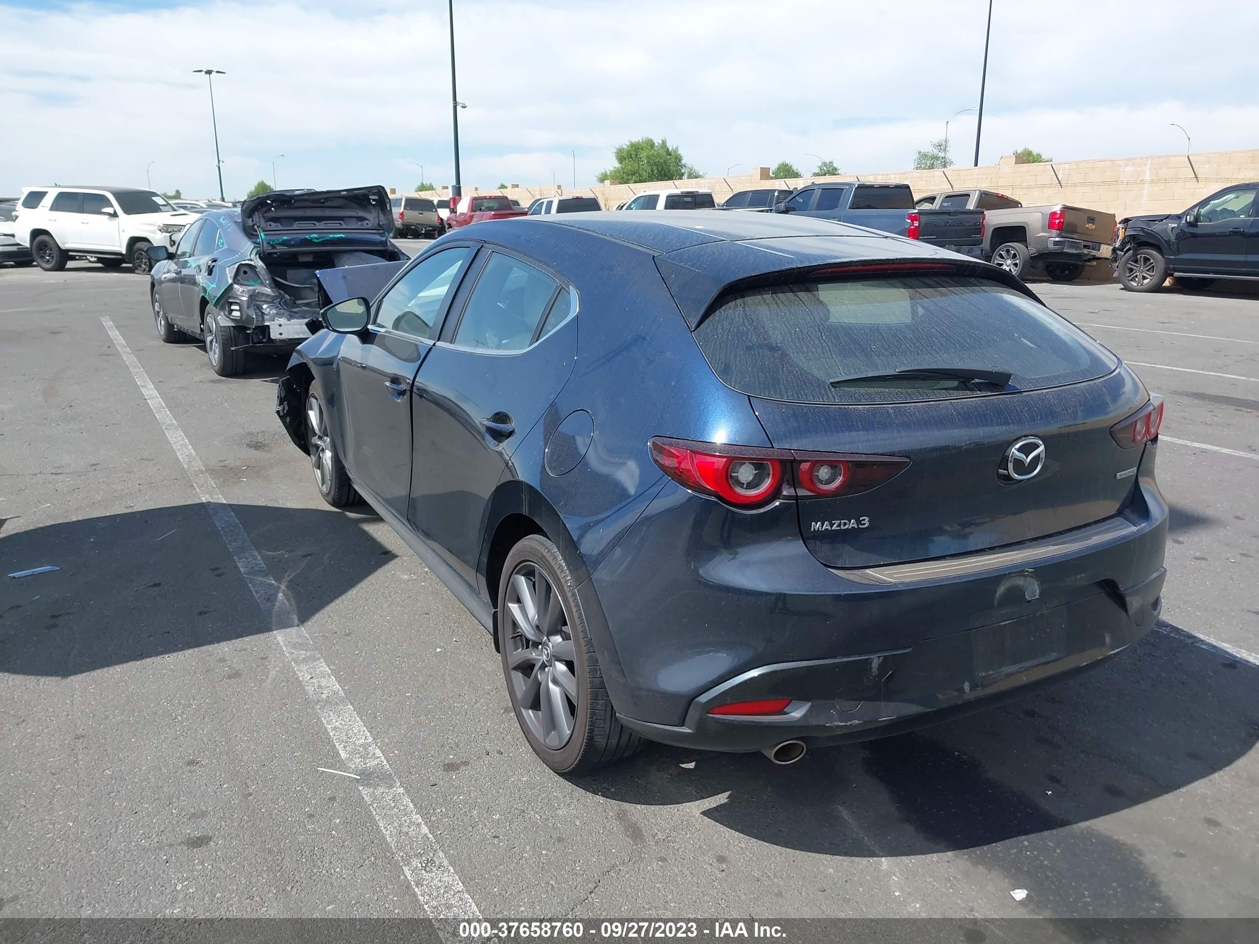 Photo 2 VIN: JM1BPALL7N1521105 - MAZDA MAZDA3 HATCHBACK 