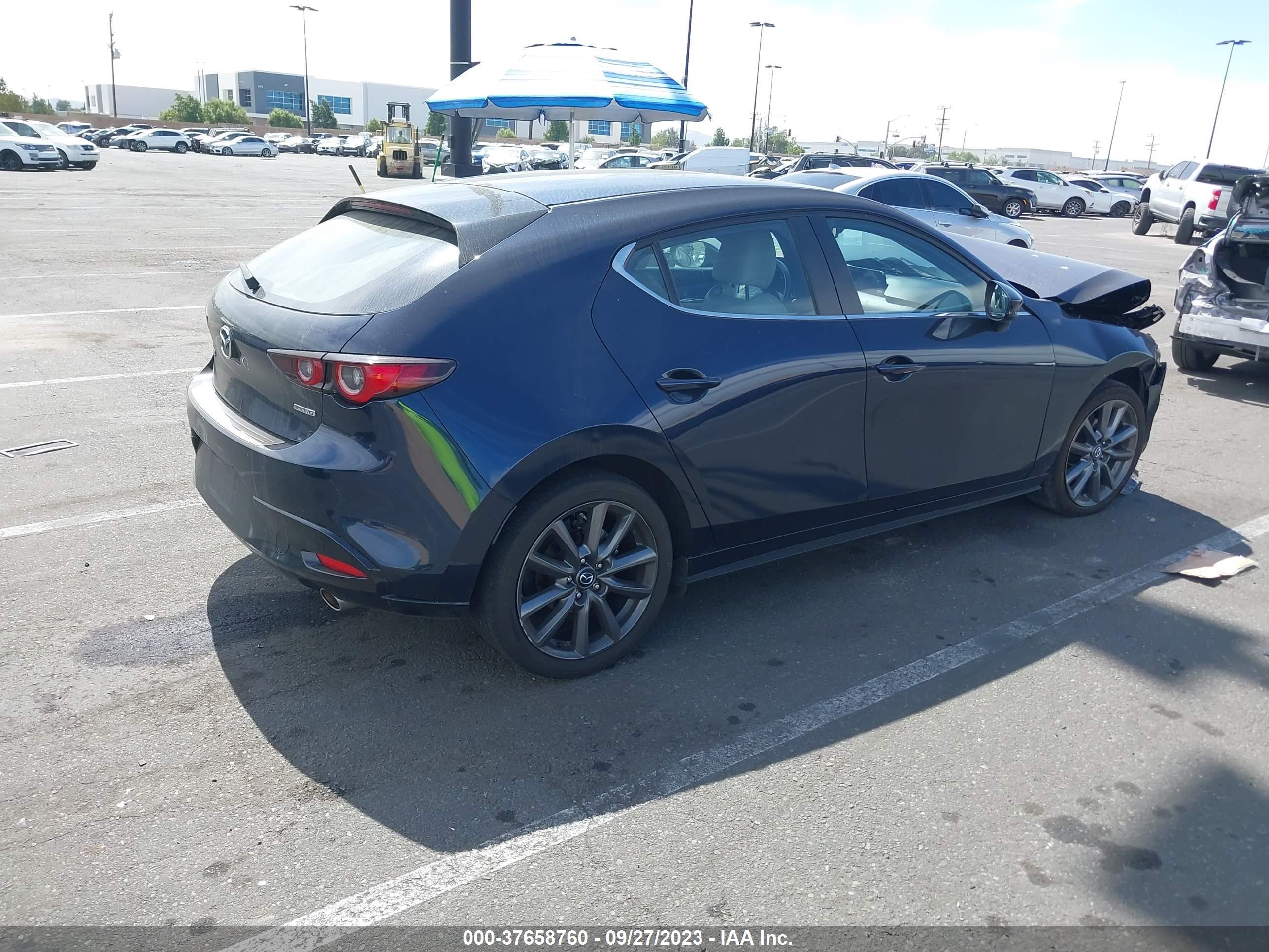 Photo 3 VIN: JM1BPALL7N1521105 - MAZDA MAZDA3 HATCHBACK 