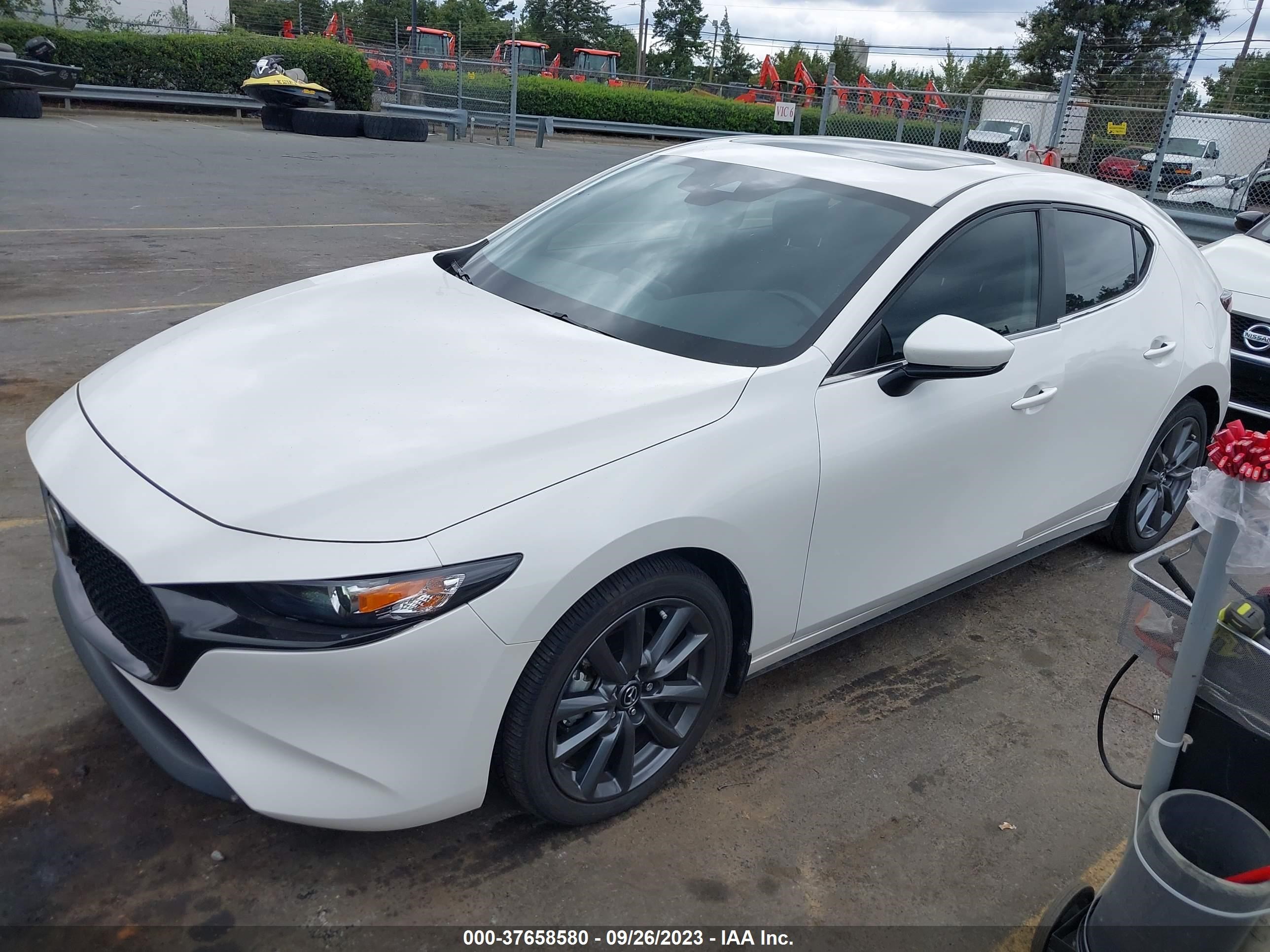 Photo 1 VIN: JM1BPALL9N1514656 - MAZDA 3 