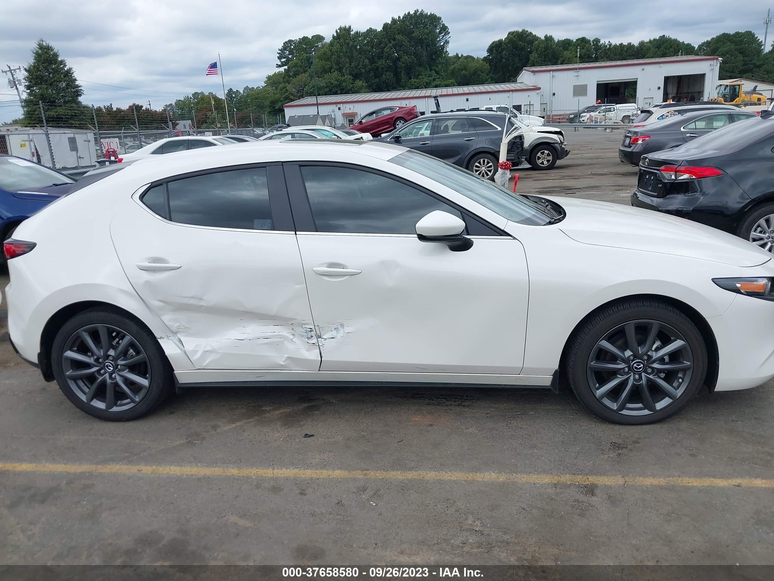 Photo 12 VIN: JM1BPALL9N1514656 - MAZDA 3 