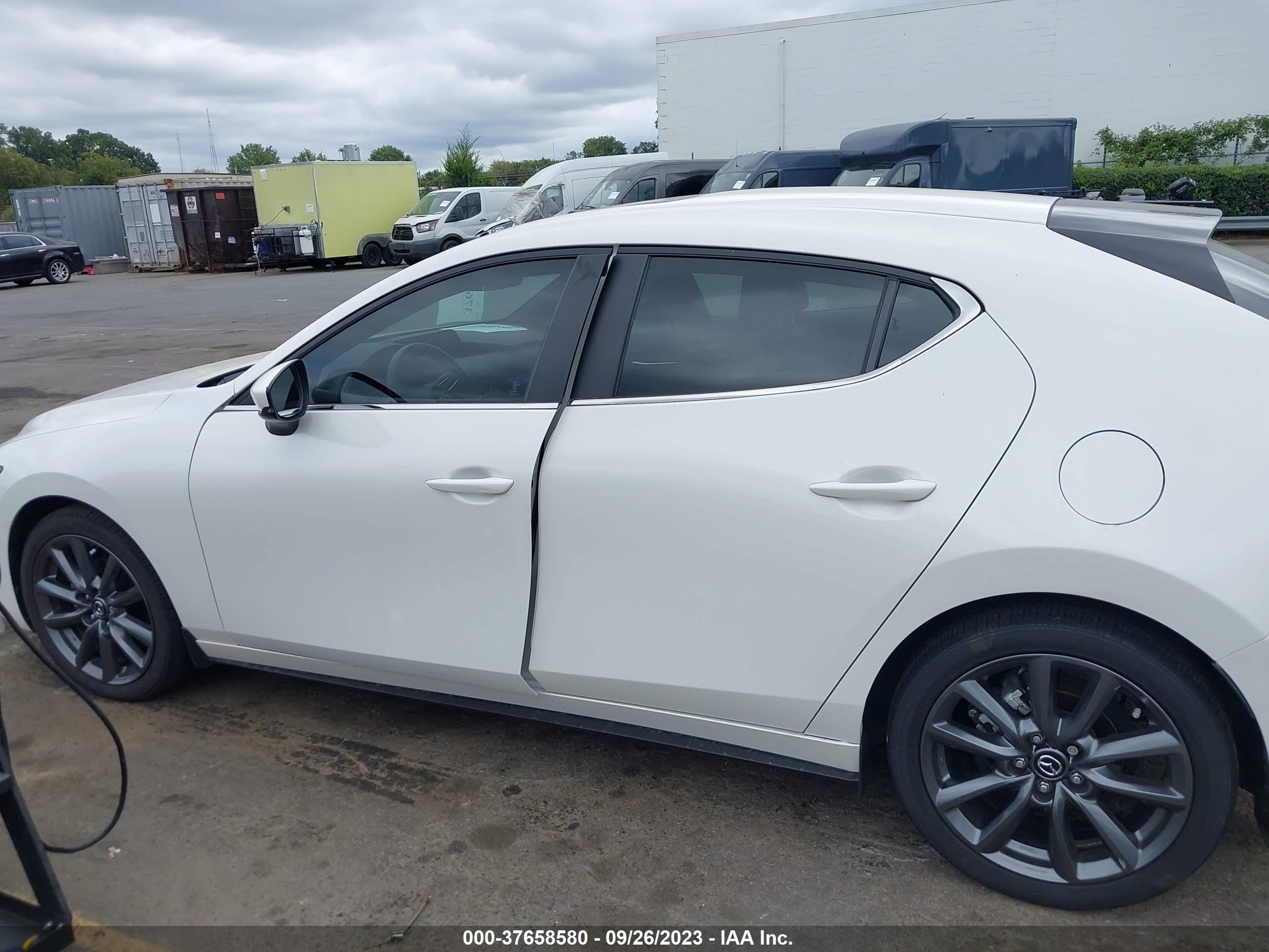 Photo 13 VIN: JM1BPALL9N1514656 - MAZDA 3 