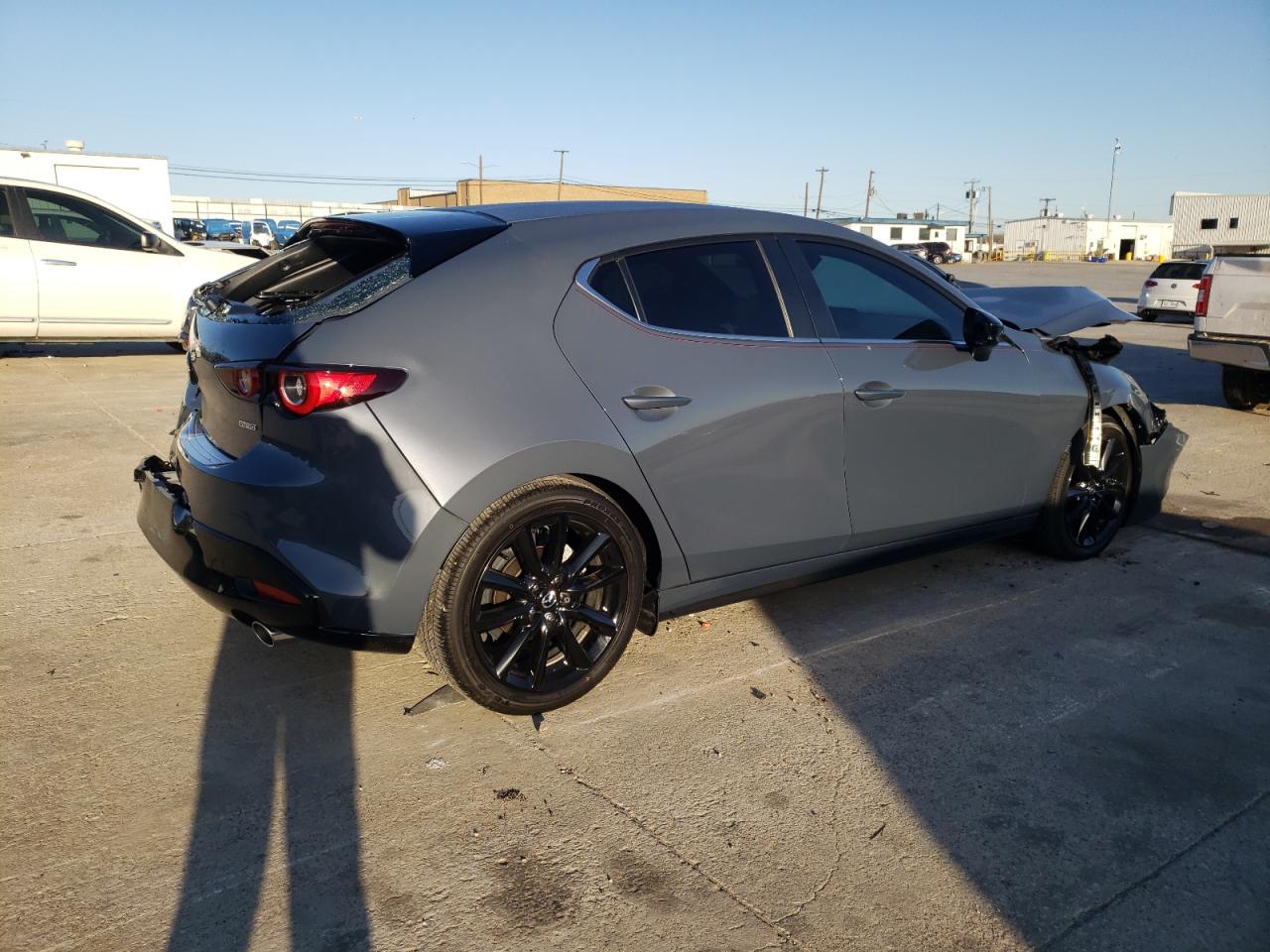 Photo 2 VIN: JM1BPALM0P1604435 - MAZDA 3 