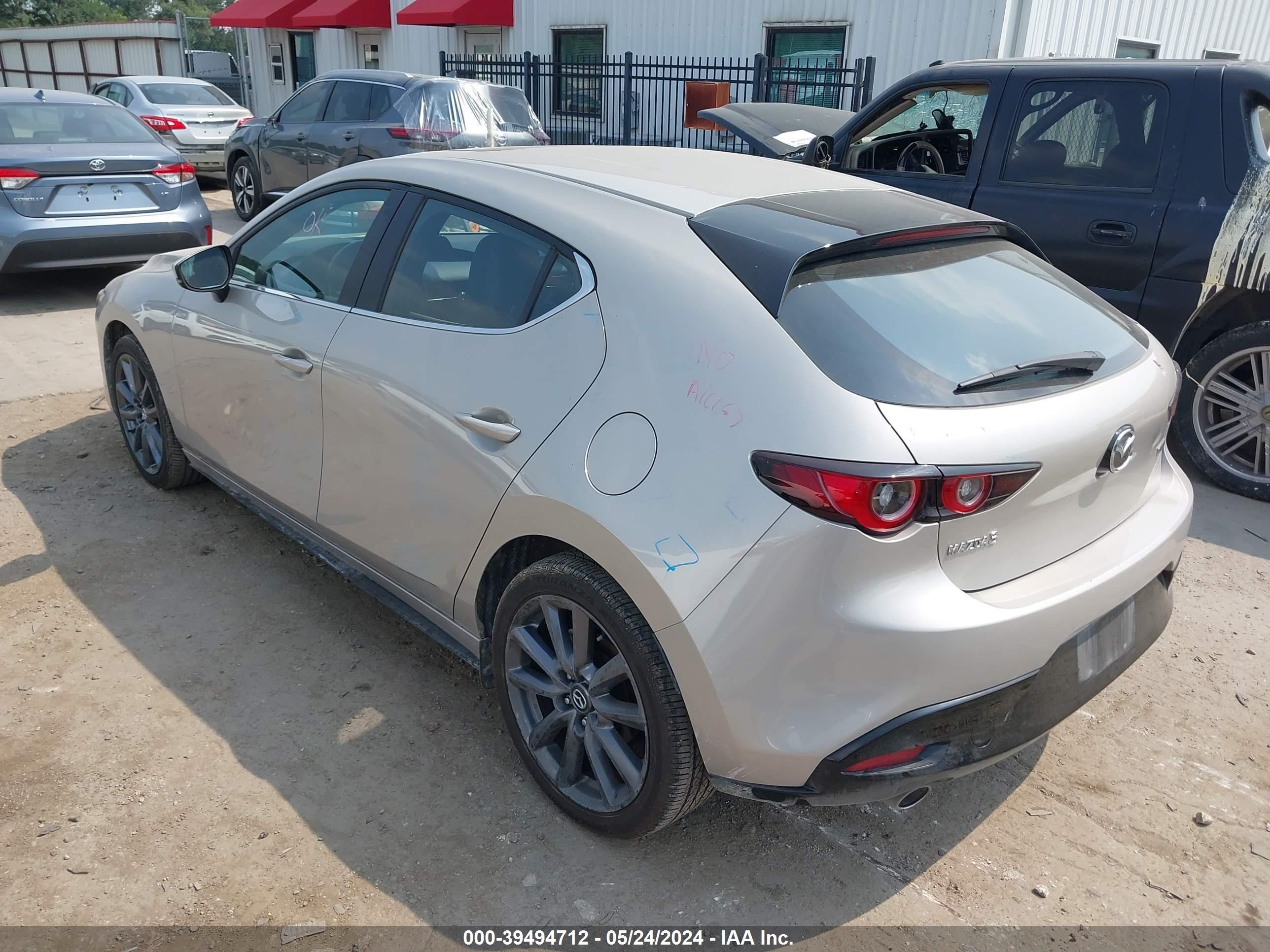 Photo 2 VIN: JM1BPALM1P1611376 - MAZDA 3 PREFERRE 