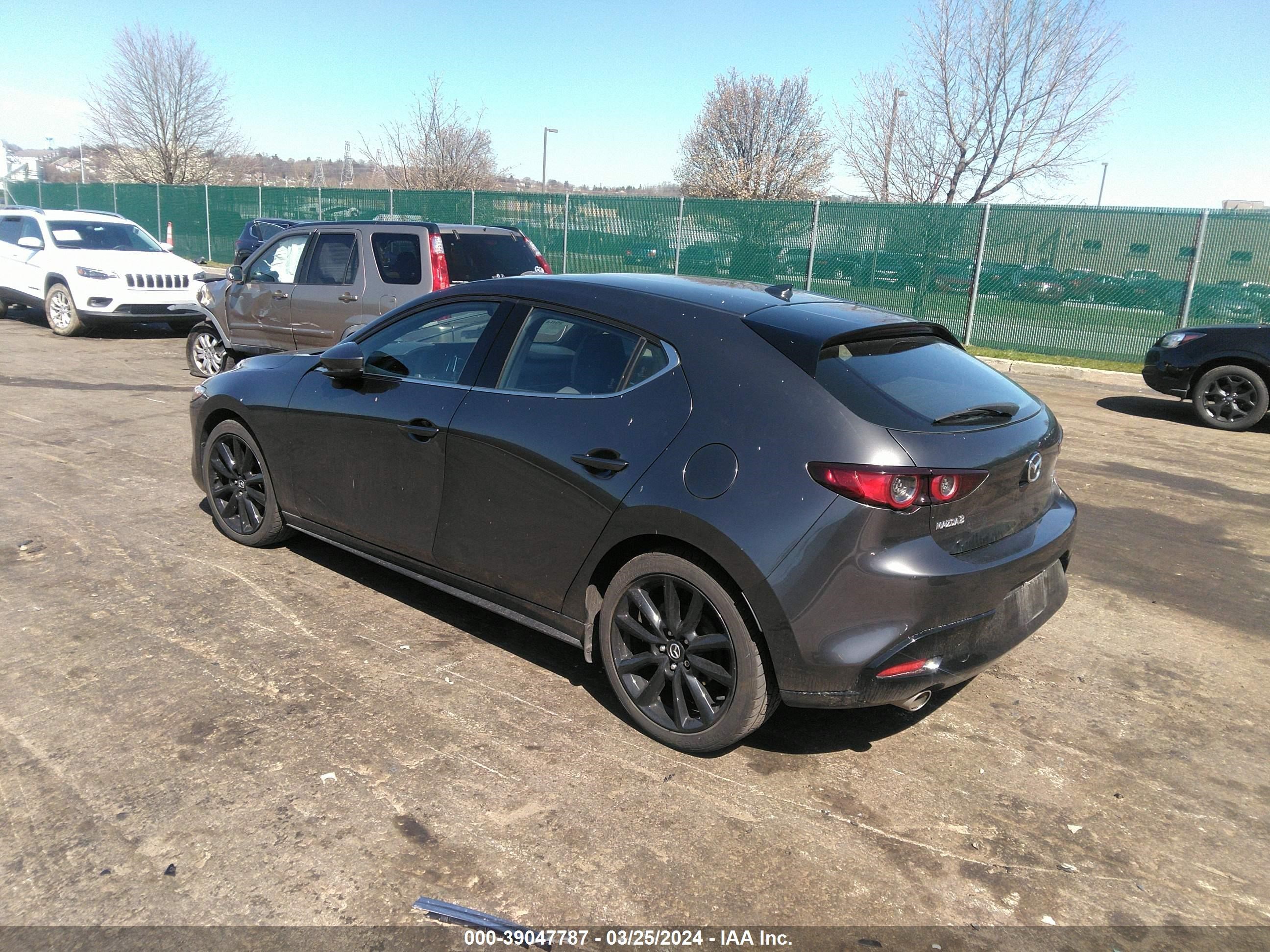 Photo 2 VIN: JM1BPAML5M1334569 - MAZDA 3 