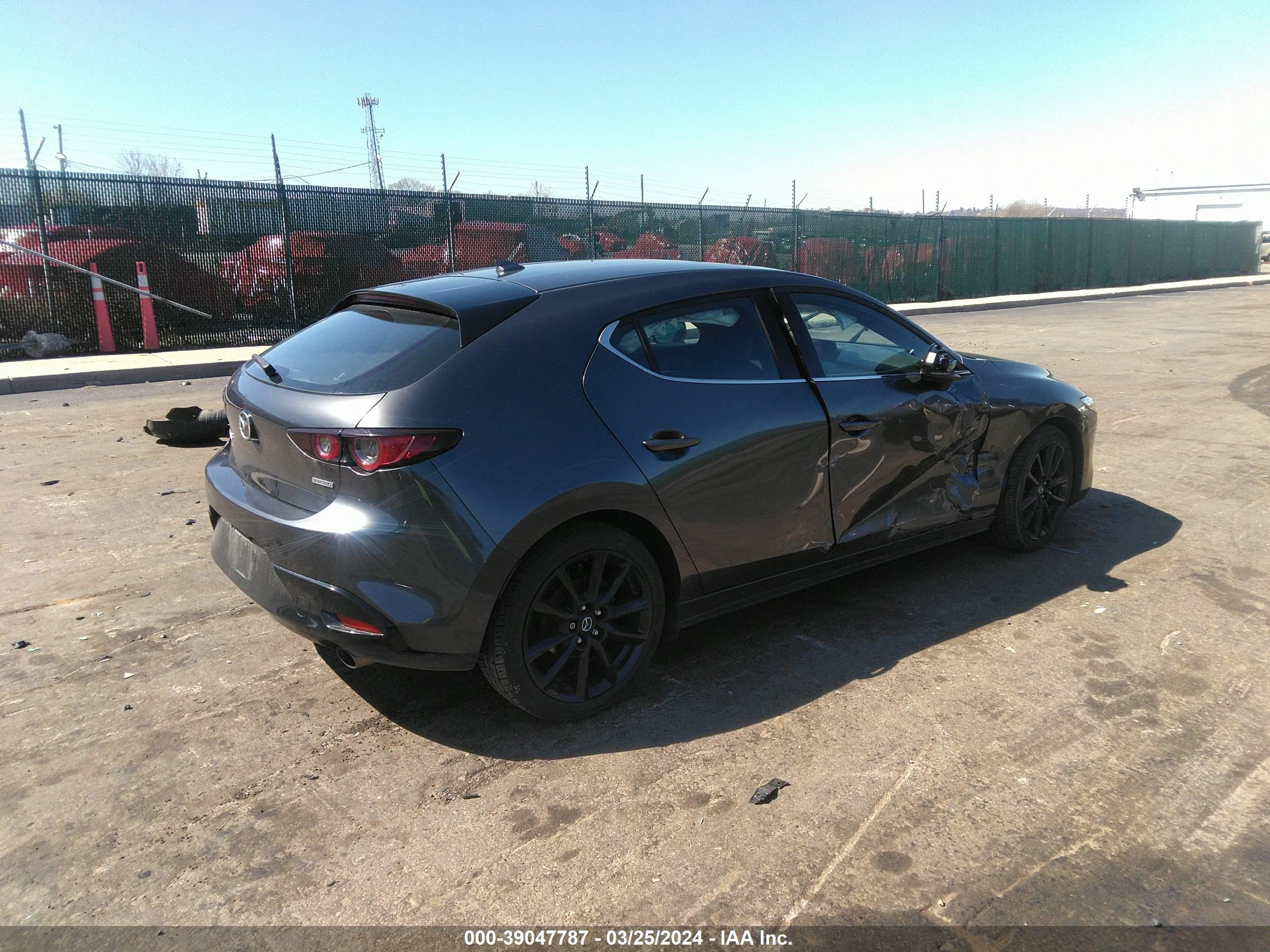 Photo 3 VIN: JM1BPAML5M1334569 - MAZDA 3 