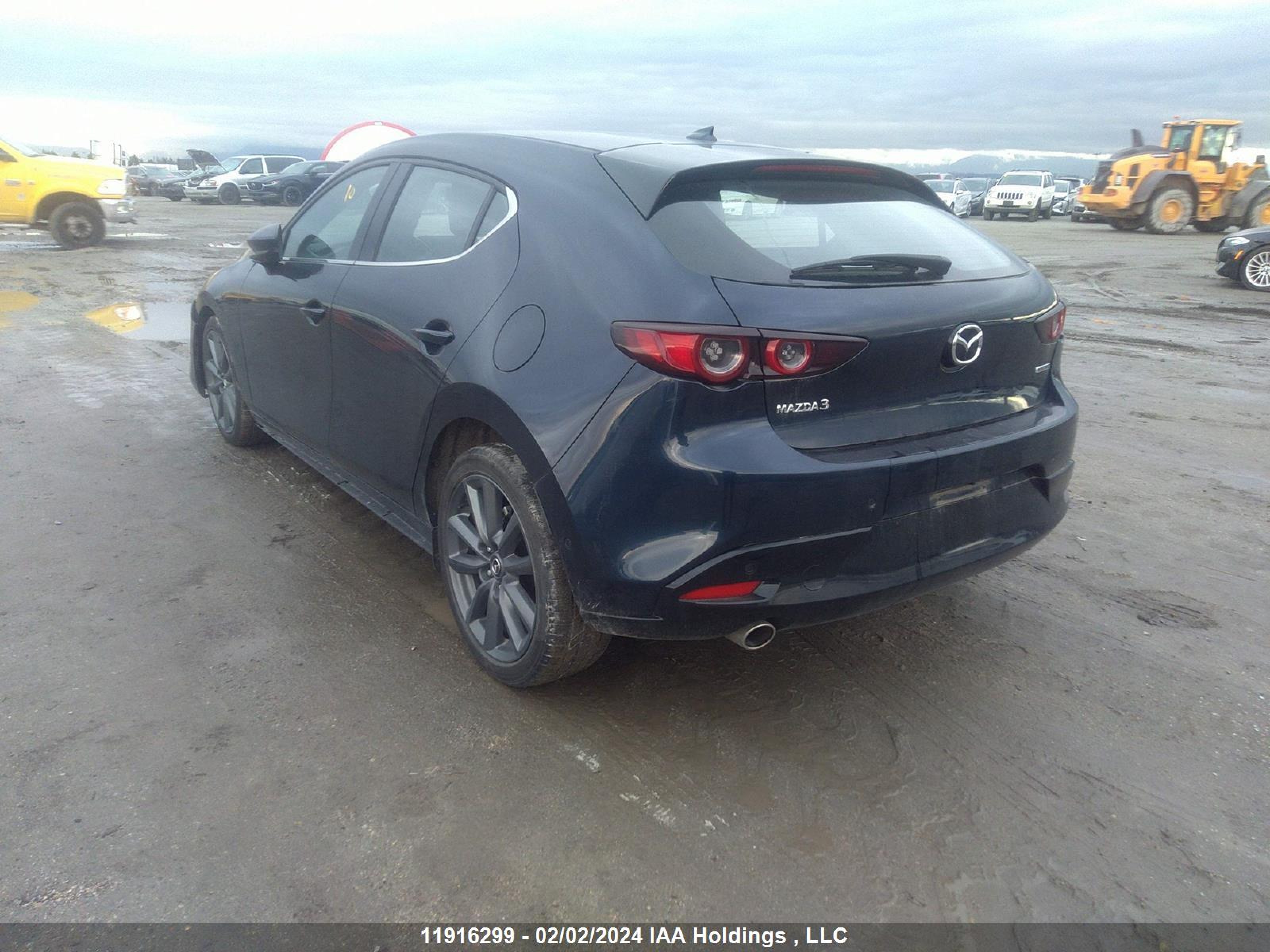 Photo 2 VIN: JM1BPAML8M1333822 - MAZDA 3 