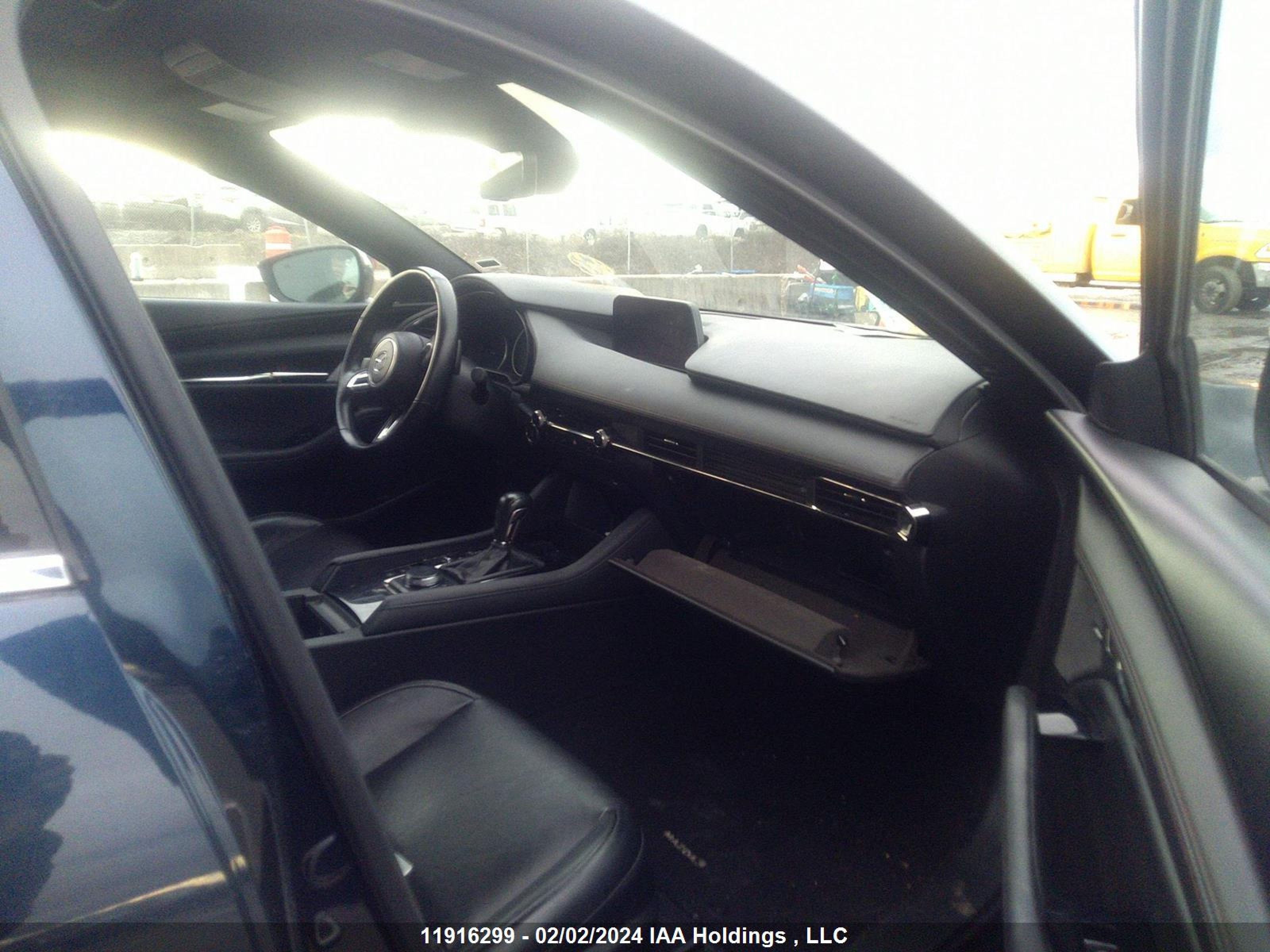 Photo 4 VIN: JM1BPAML8M1333822 - MAZDA 3 