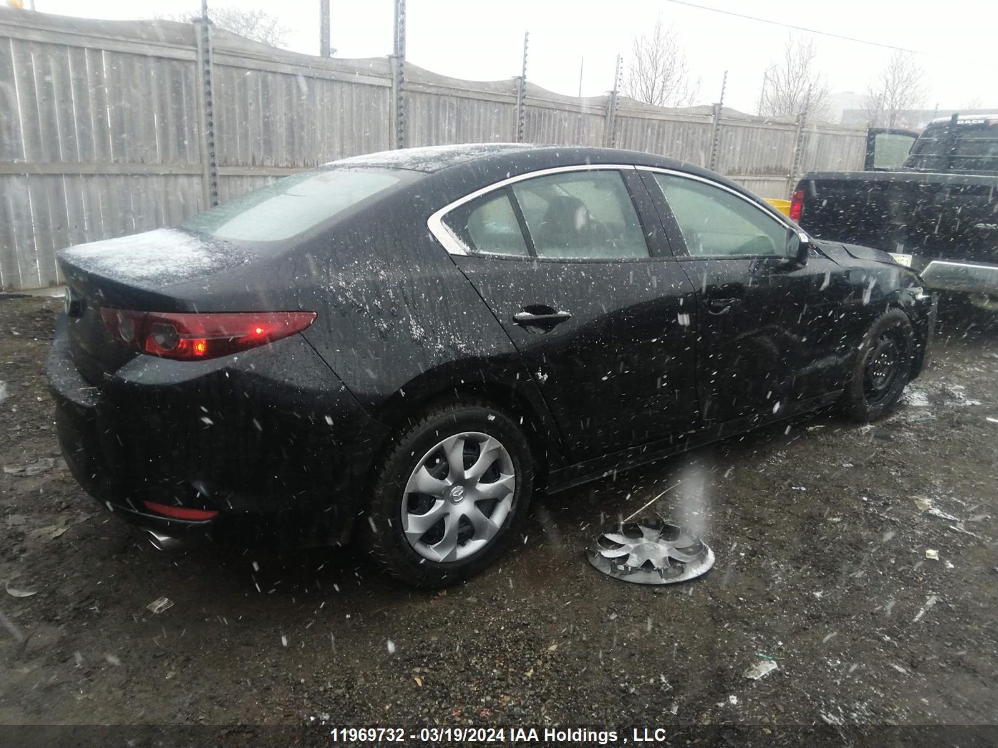 Photo 3 VIN: JM1BPBCM2K1139493 - MAZDA 3 