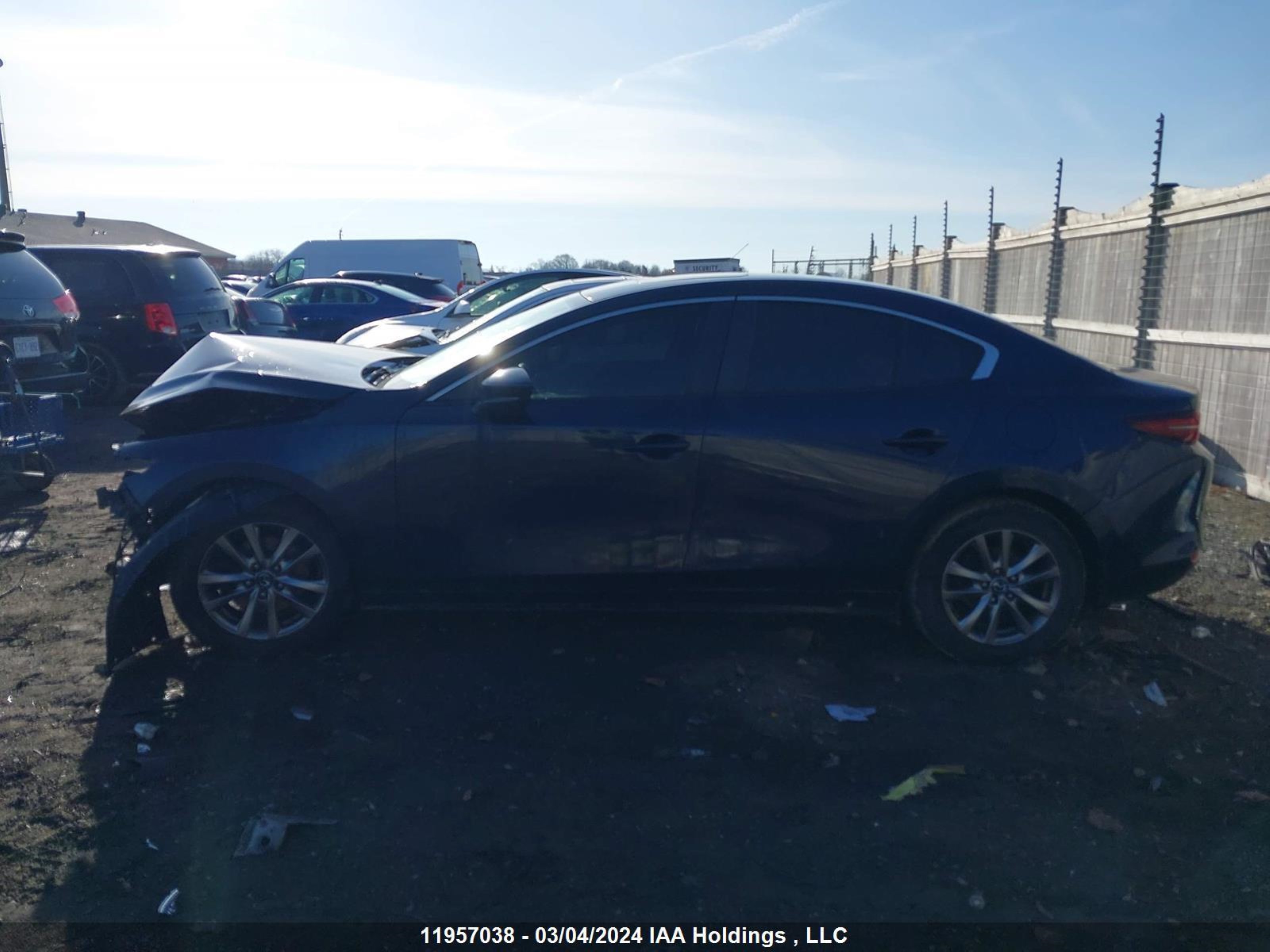 Photo 13 VIN: JM1BPBCM3K1126865 - MAZDA 3 