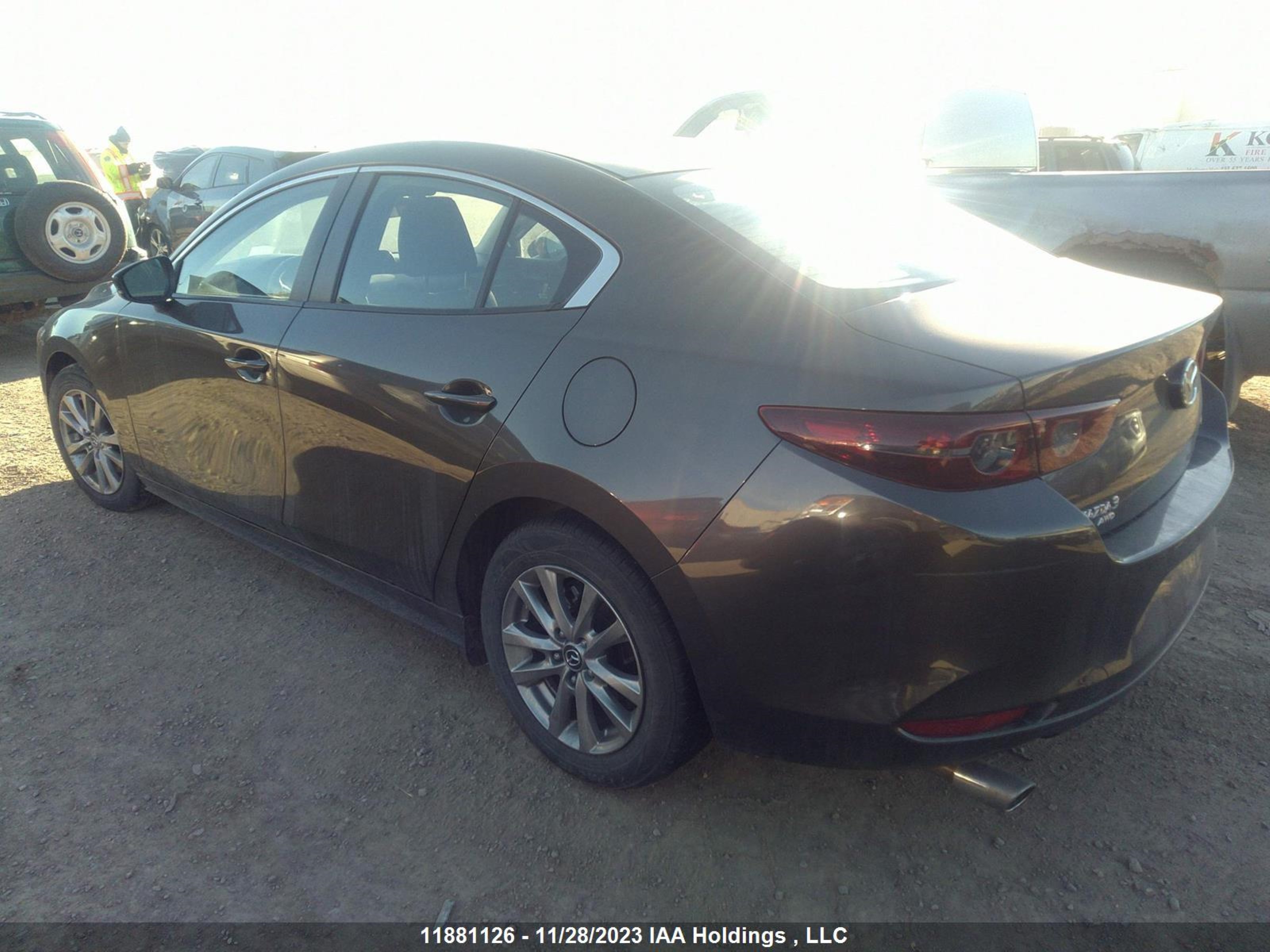 Photo 2 VIN: JM1BPBCM5K1130917 - MAZDA 3 