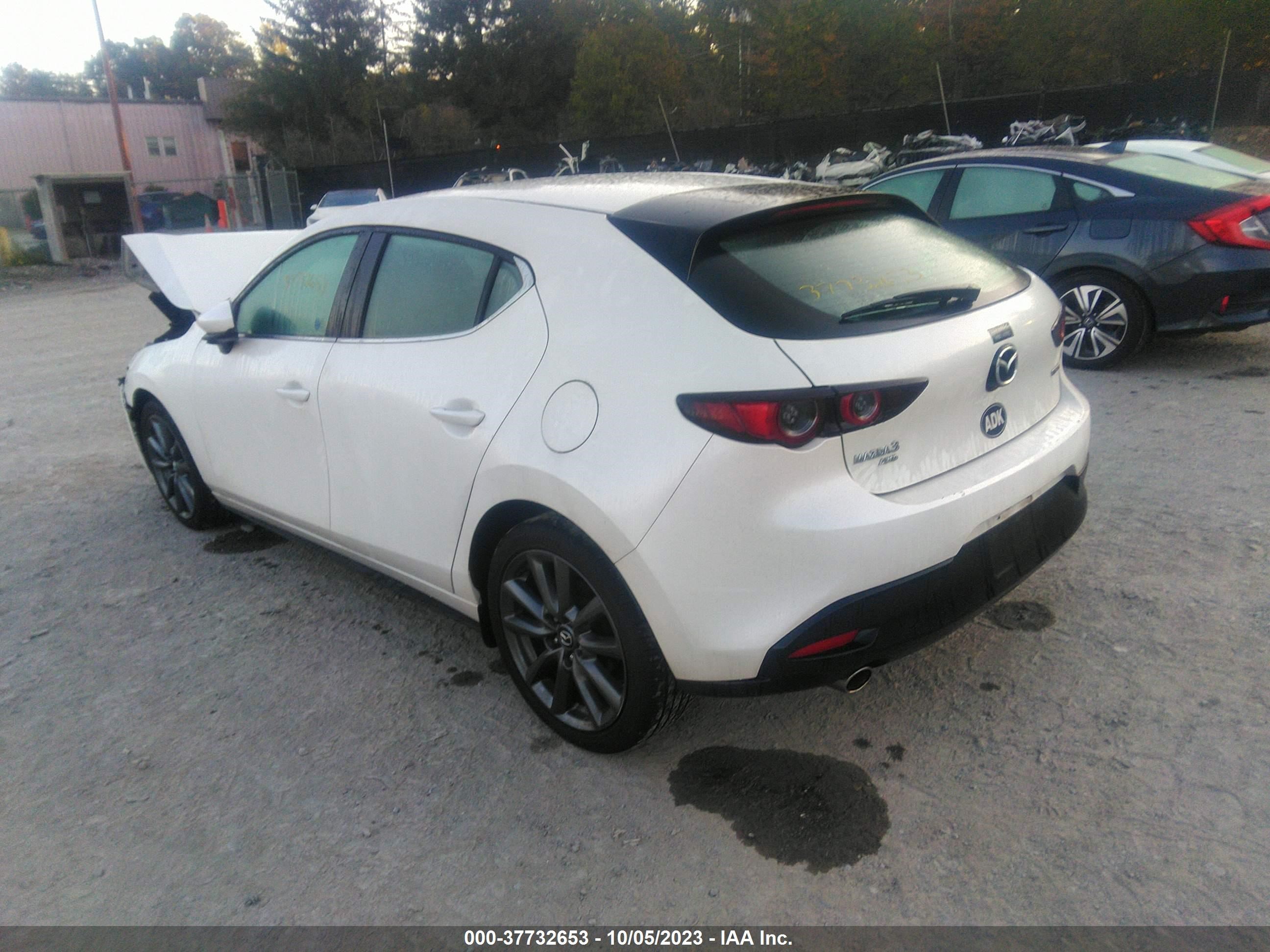 Photo 2 VIN: JM1BPBKL7M1327857 - MAZDA 3 