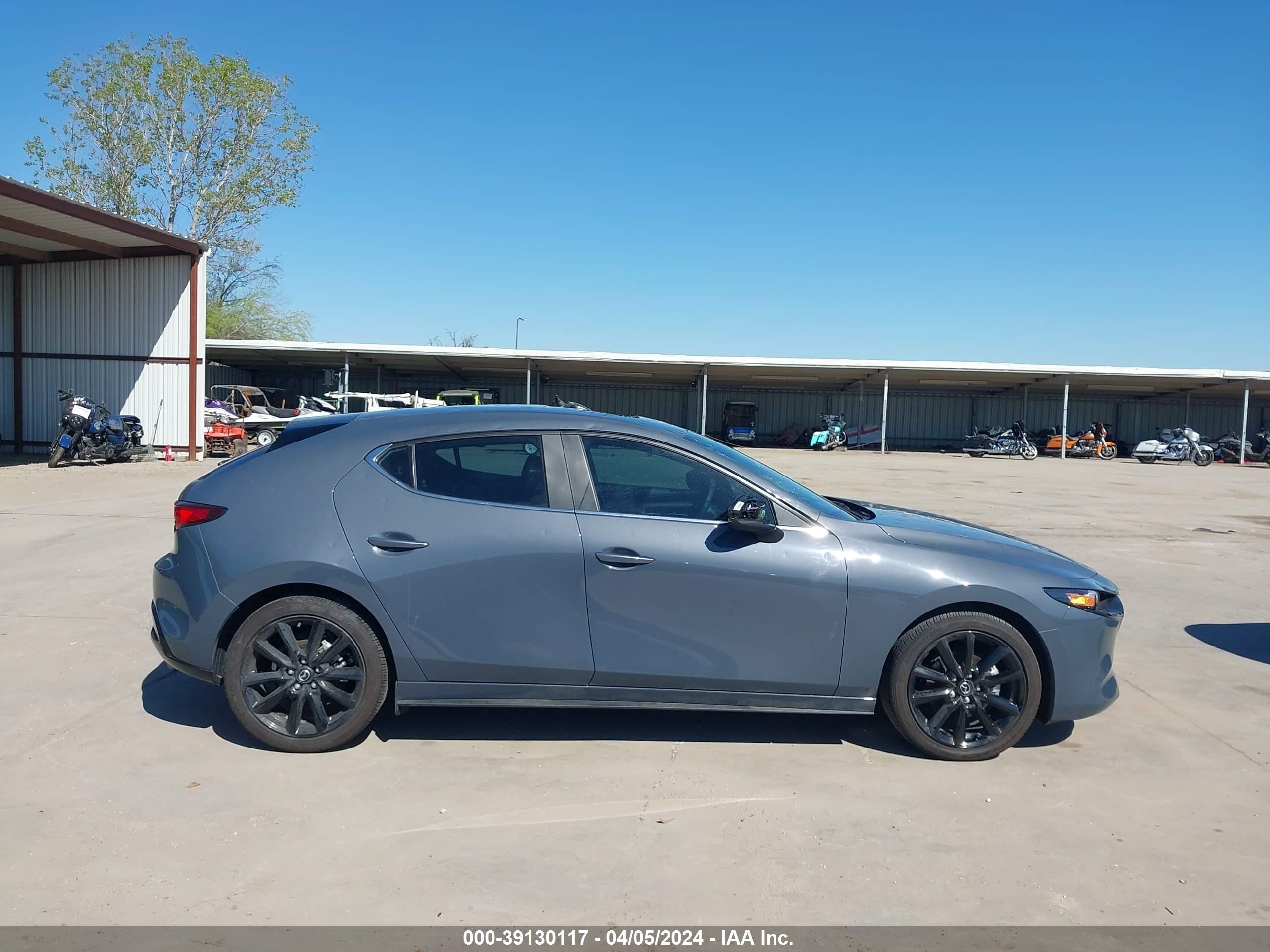 Photo 12 VIN: JM1BPBLM7R1650448 - MAZDA 3 