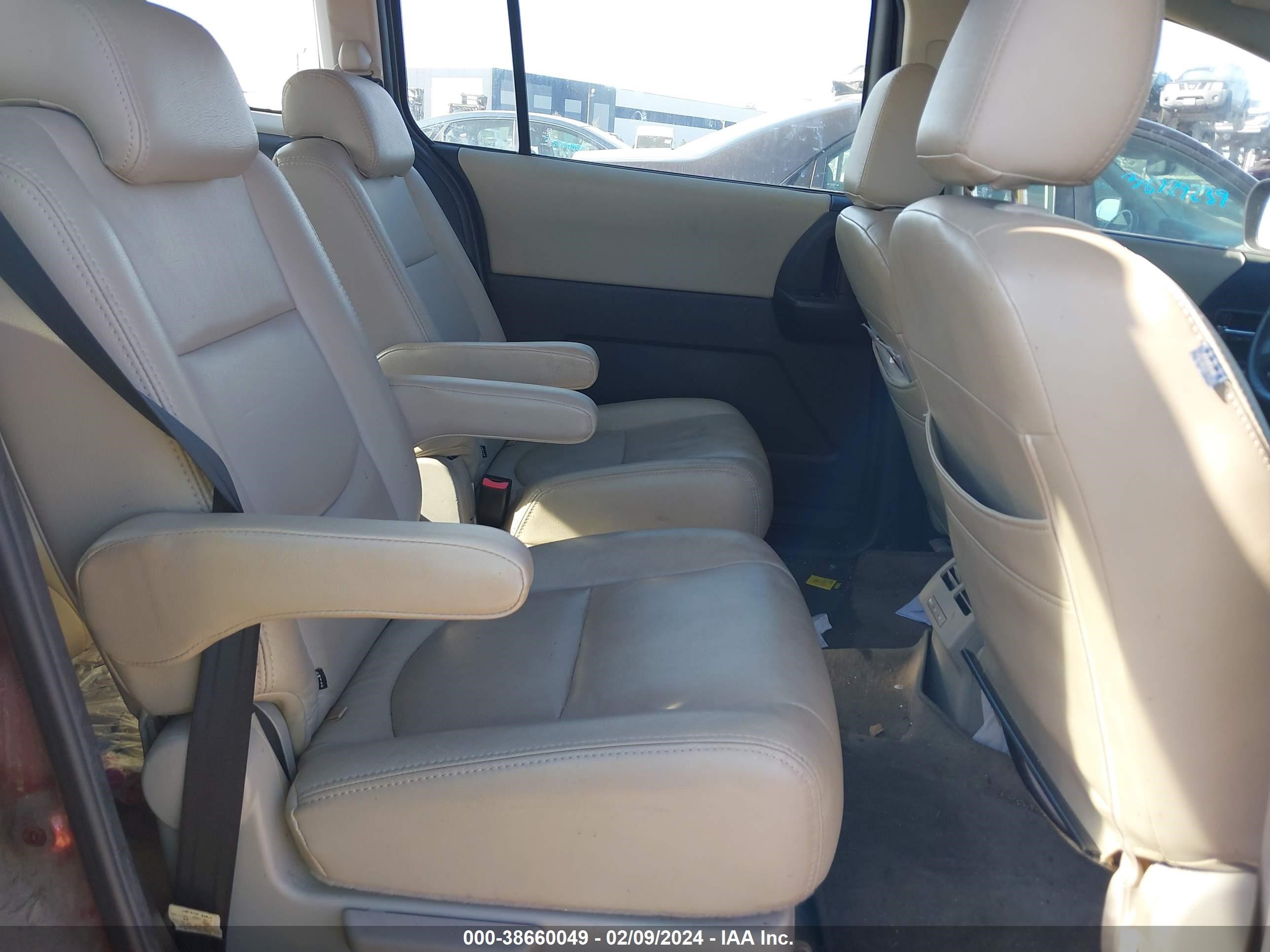 Photo 7 VIN: JM1CR293X80324595 - MAZDA 5 