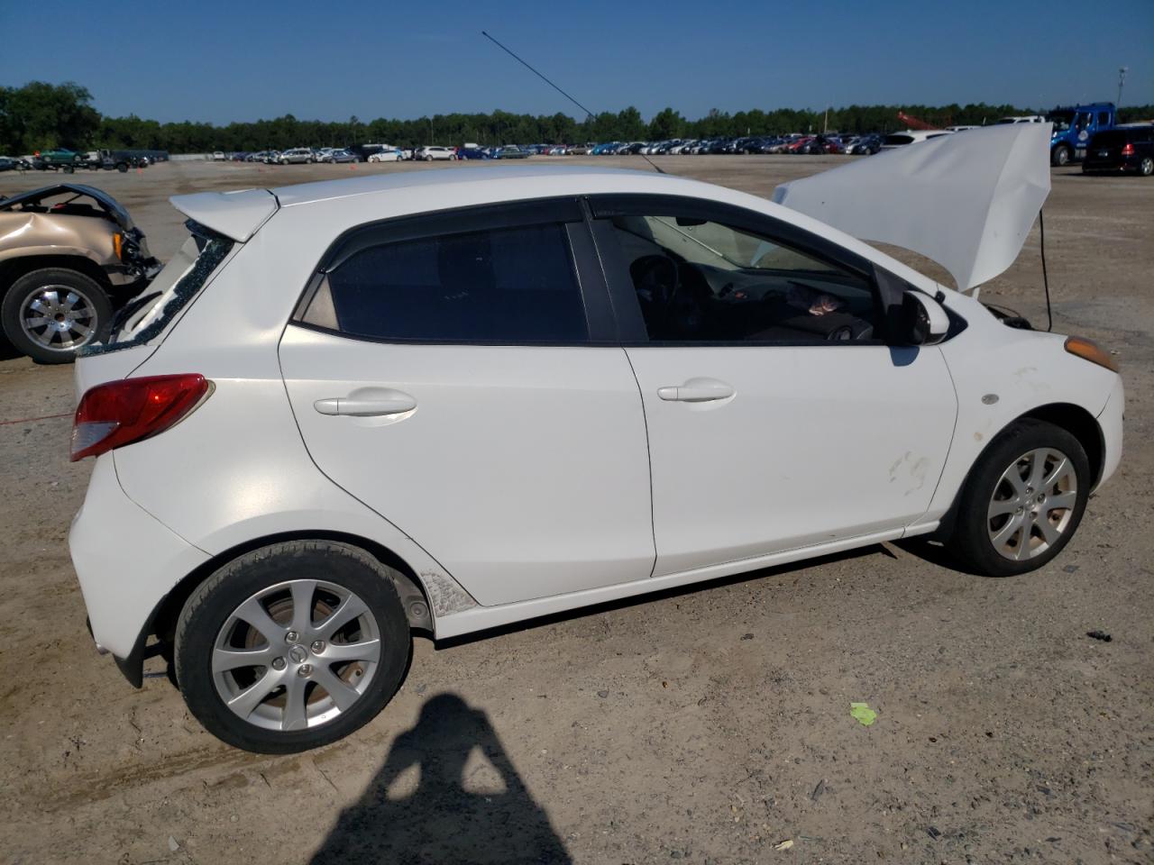 Photo 2 VIN: JM1DE1HY9B0105285 - MAZDA 2 