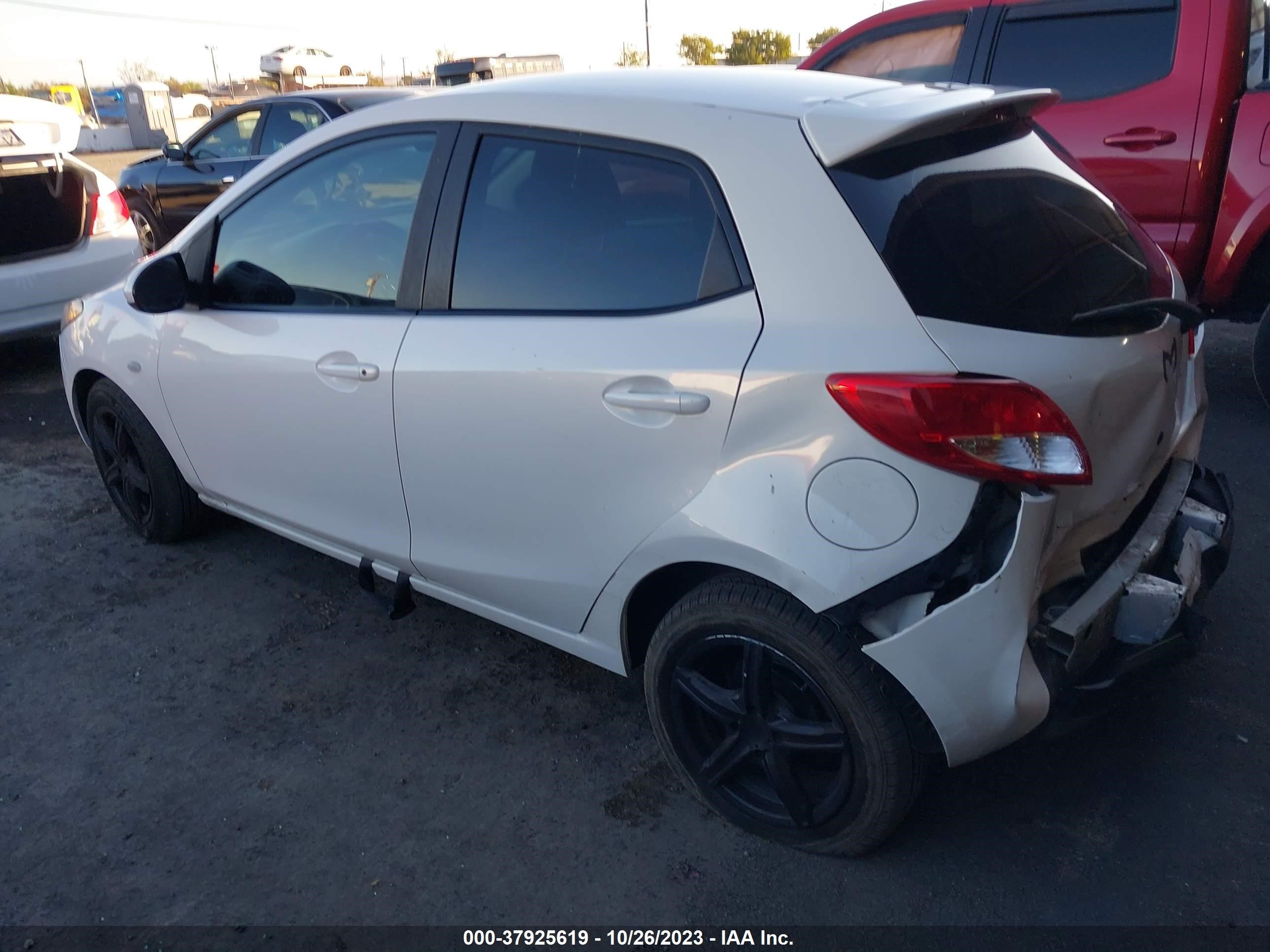 Photo 2 VIN: JM1DE1HZ0B0106866 - MAZDA 2 