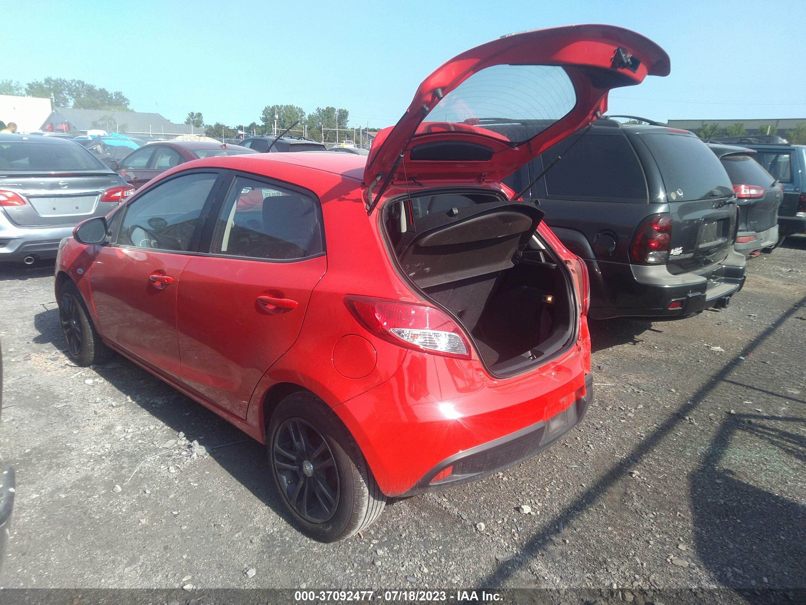 Photo 2 VIN: JM1DE1LY4D0160303 - MAZDA 2 