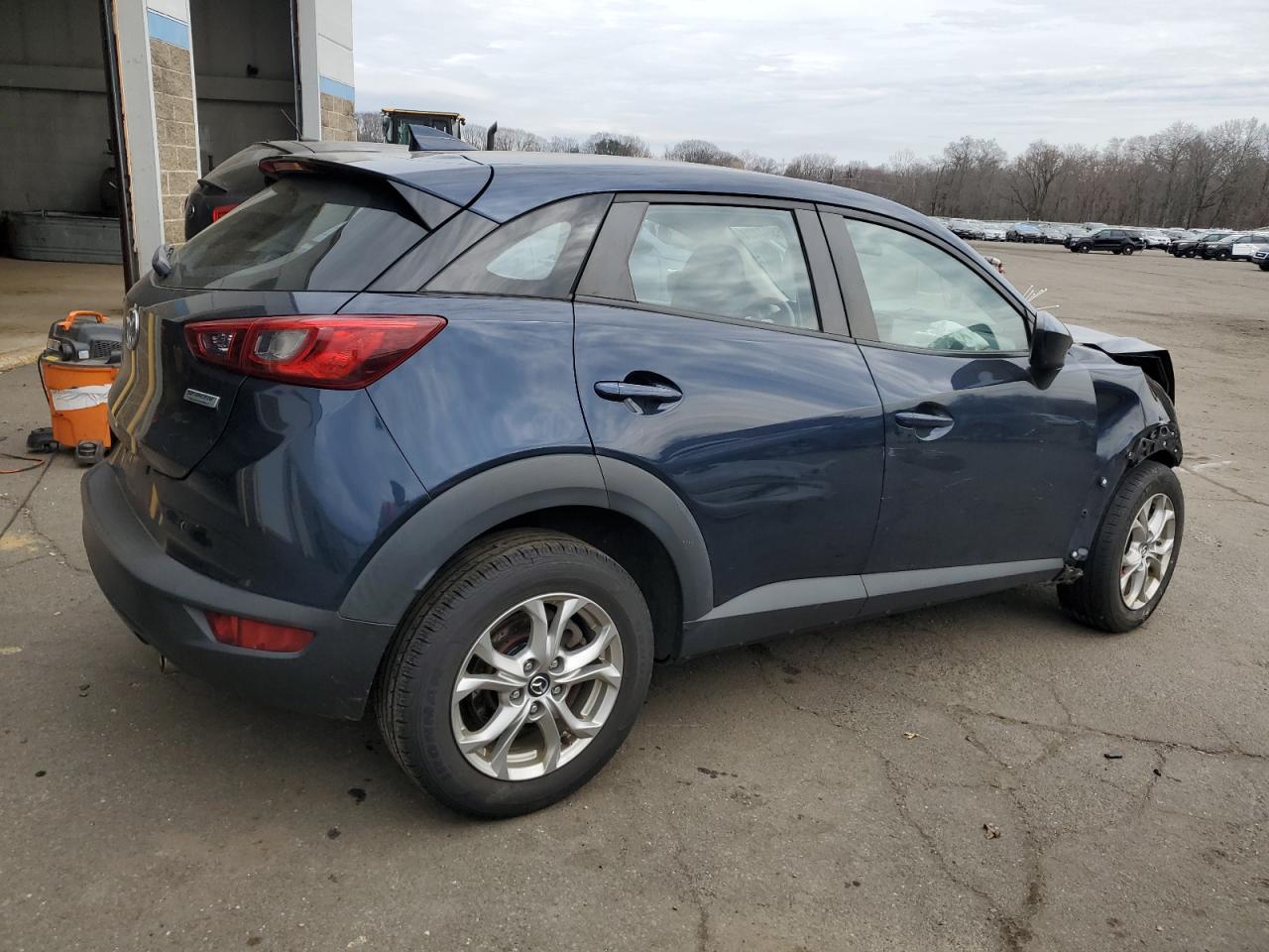 Photo 2 VIN: JM1DKFB70J1303252 - MAZDA CX-3 