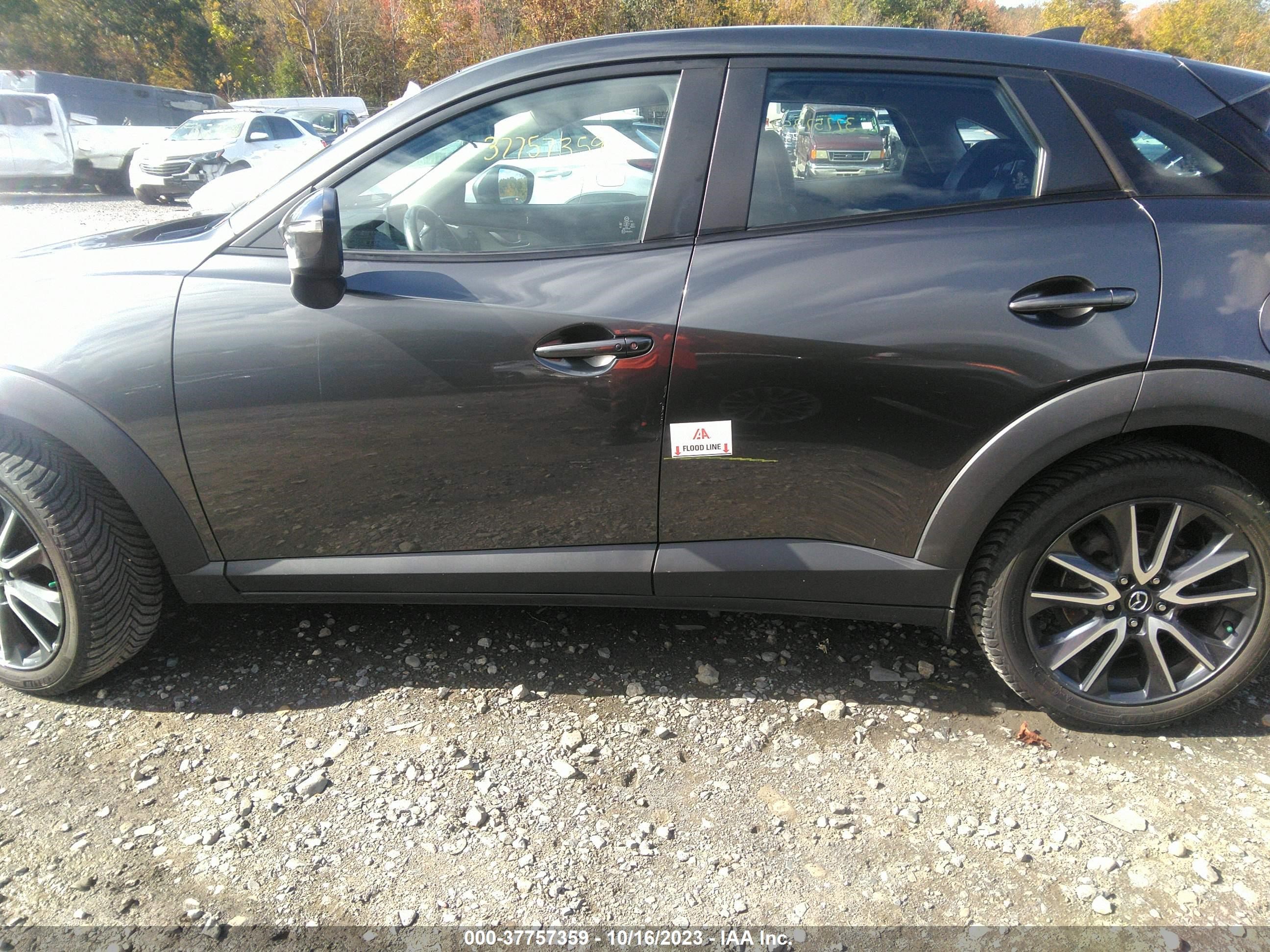 Photo 5 VIN: JM1DKFC70J0331878 - MAZDA CX-3 