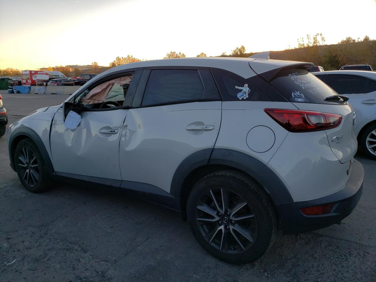 Photo 1 VIN: JM1DKFC7XH0166691 - MAZDA CX-3 