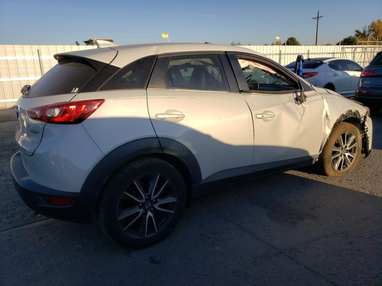 Photo 2 VIN: JM1DKFC7XH0166691 - MAZDA CX-3 