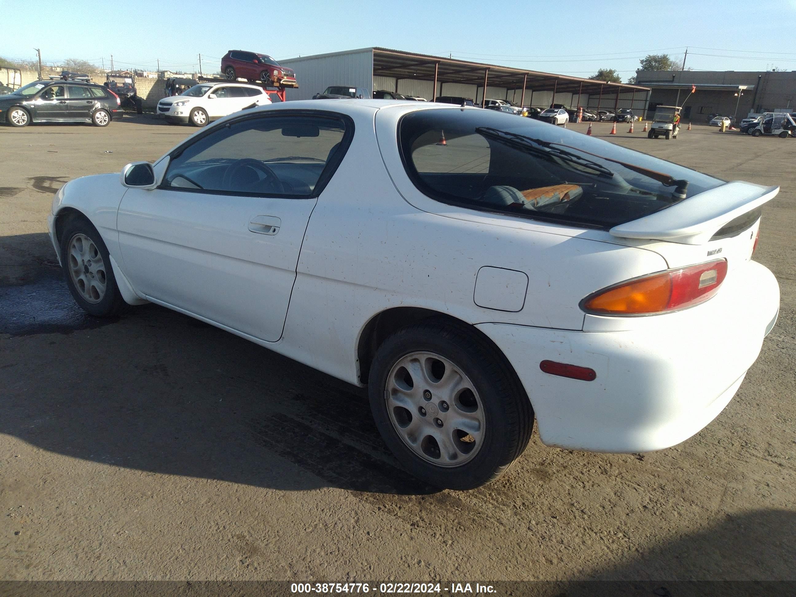 Photo 2 VIN: JM1EC4322P0200874 - MAZDA MX-3 